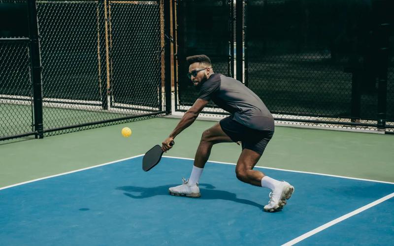 What Should I Look for When Buying a Used Pickleball Paddle?