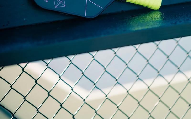 How to Clean a Pickleball Paddle: Complete Guide