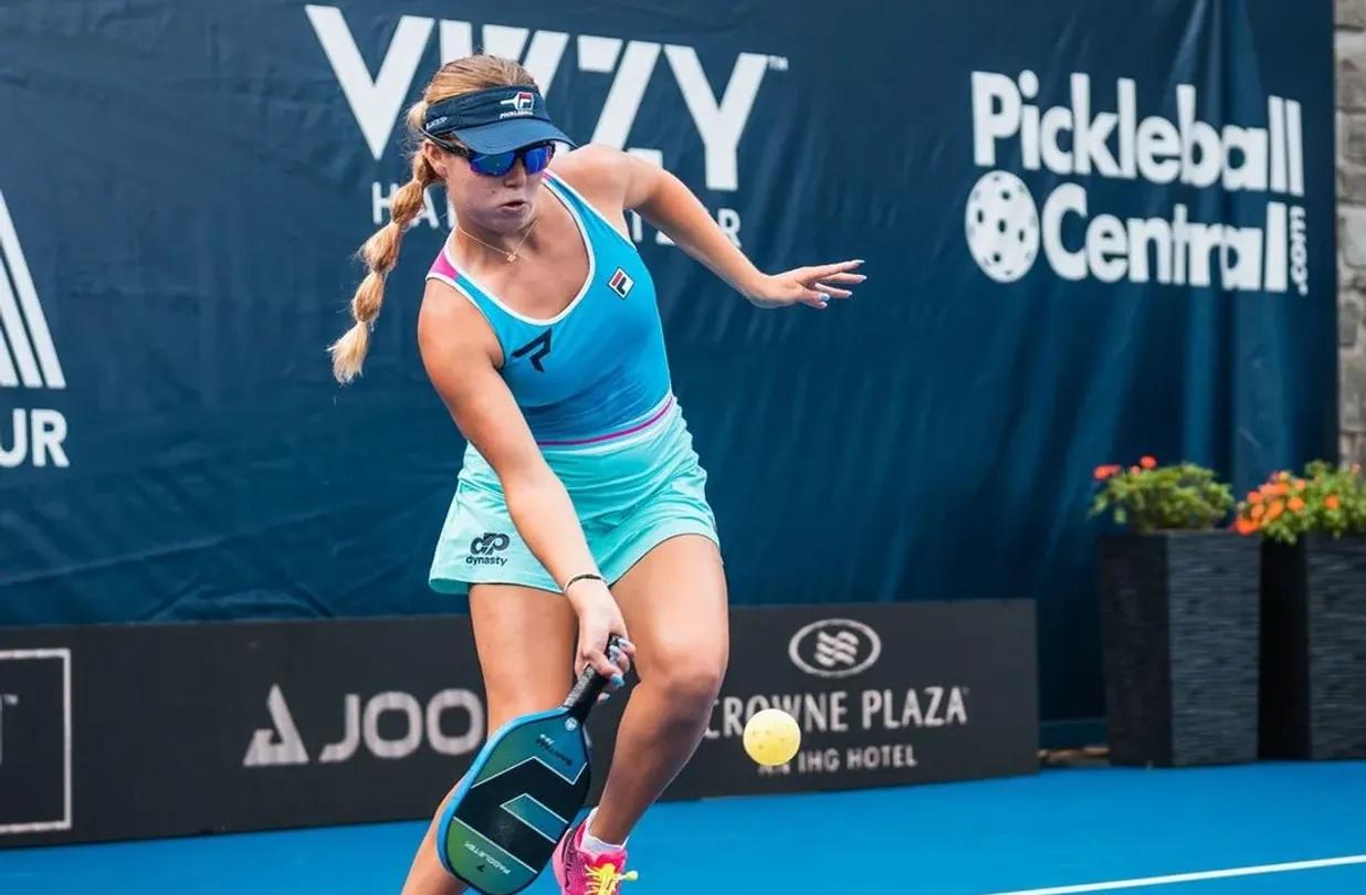 What Pickleball Paddle Does Anna Leigh Waters Use?