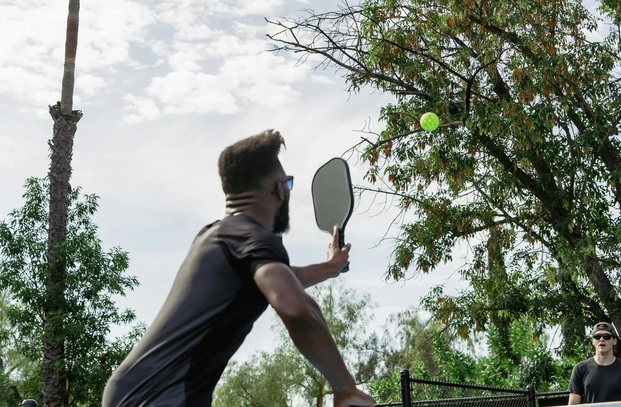 How to Pick the Right Pickleball Paddle for Your Playing Style