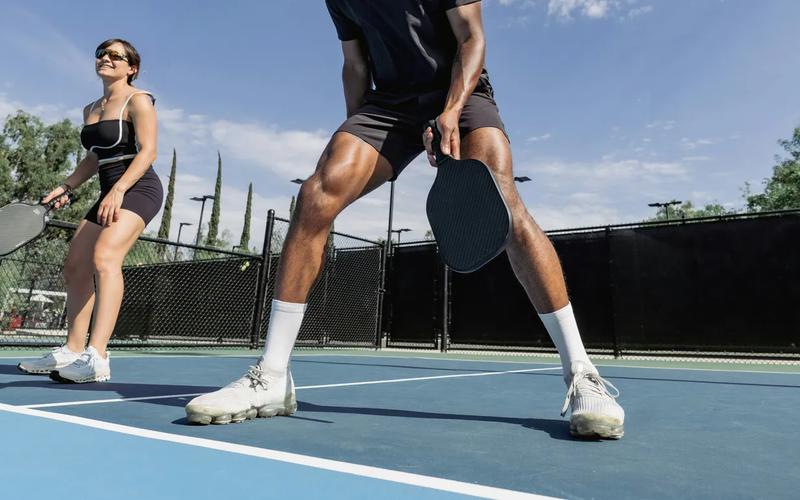 Best Pickleball Paddles for Beginners in 2026: What to Look For