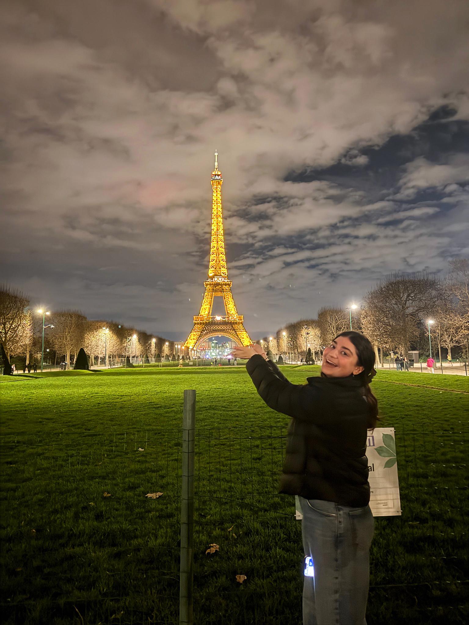 Girl standing in front of the Eiffel Tower
