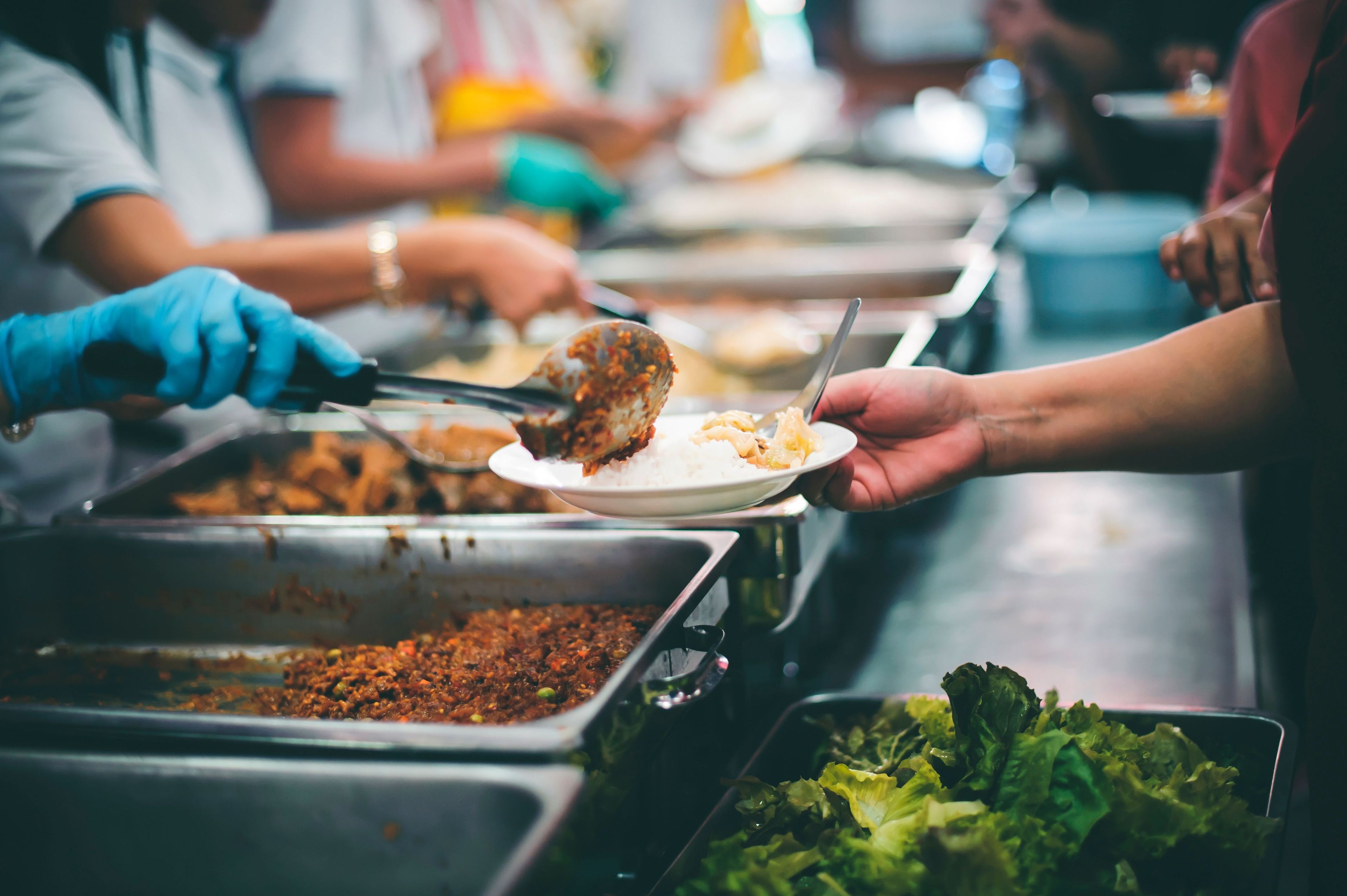 Die Firma min food war 2015 während der syrischen Flüchtlingskrise an der Versorgung und Verpflegung der Flüchtlinge beteiligt.