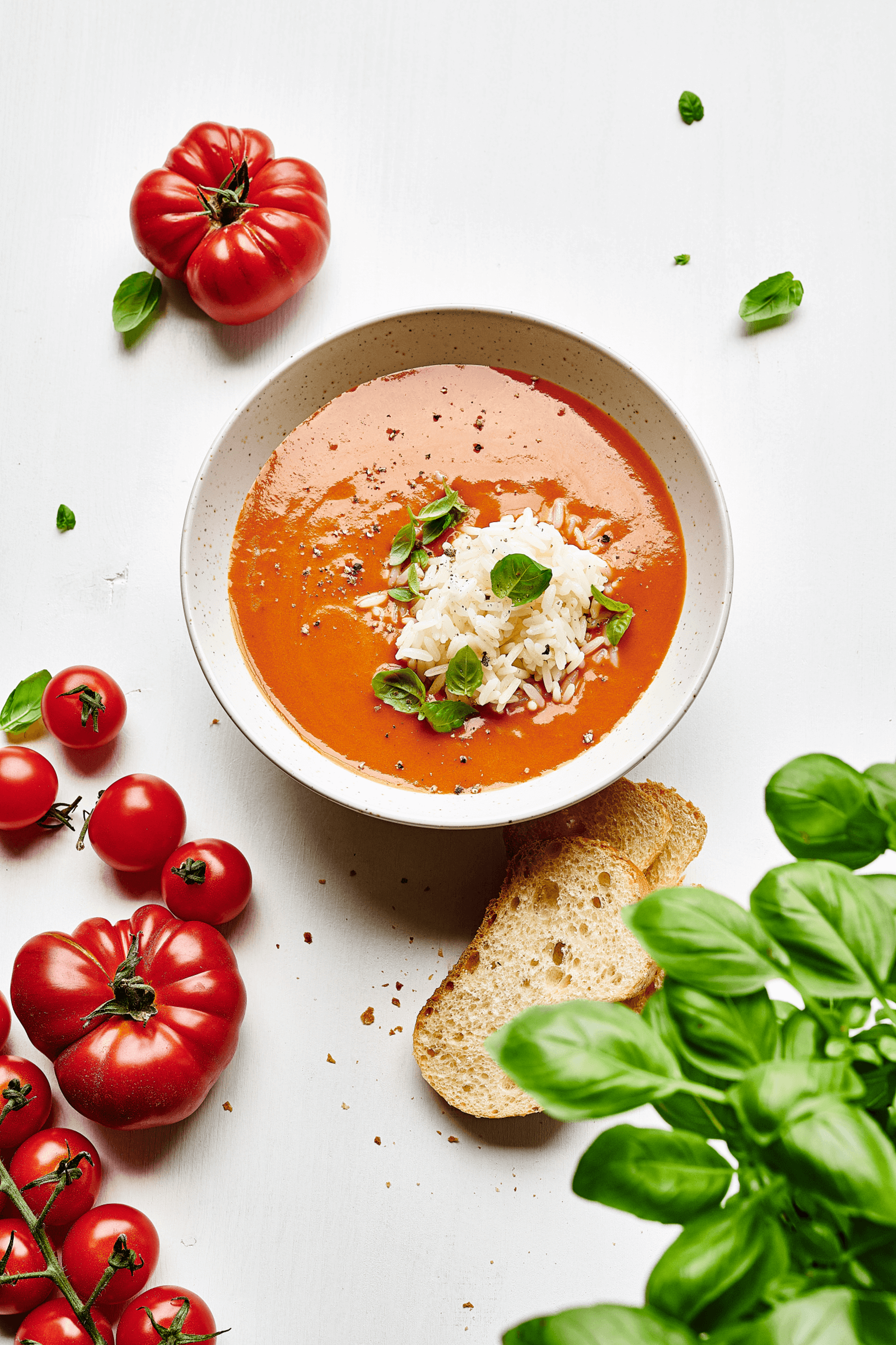 Köstliche Tomatensuppe, ein Genuss aus dem vielfältigen 10-wöchigen Menüplan von min food.
