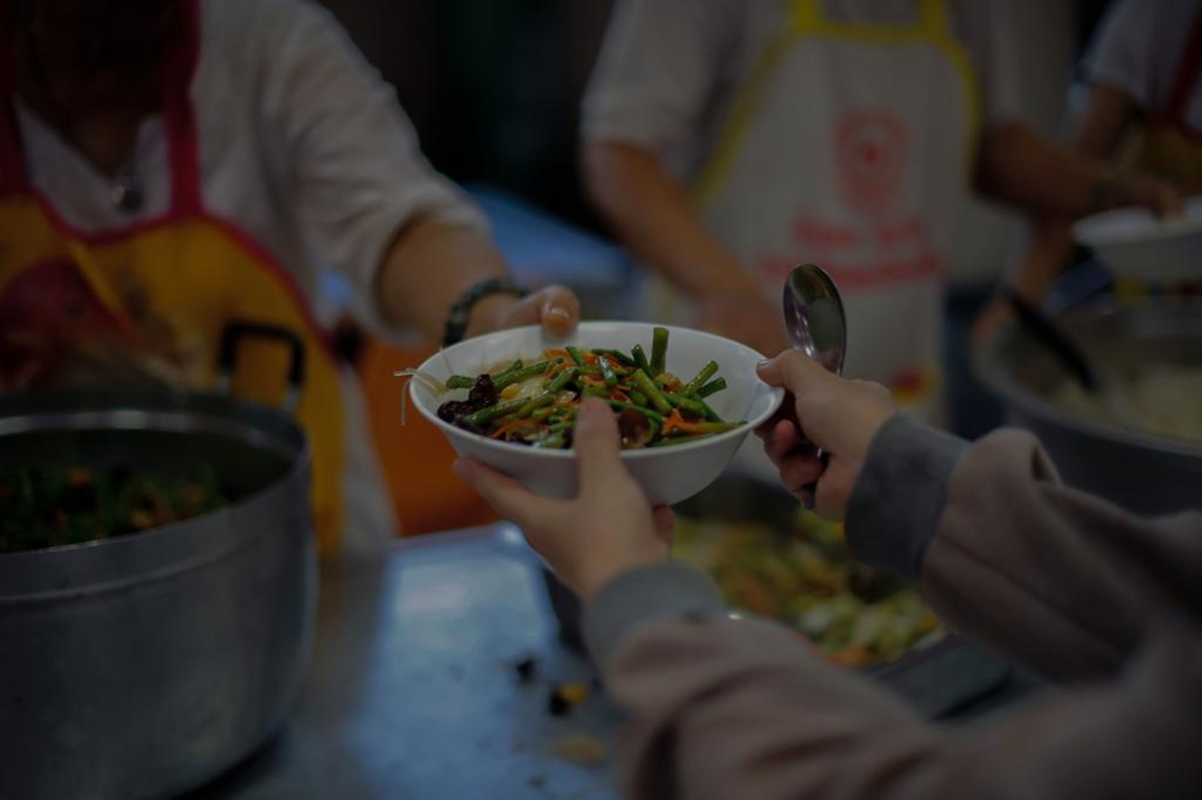 min food bietet jedem Menschen in Not eine warme Mahlzeit.