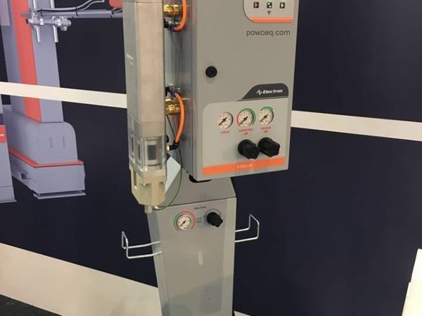 Dense phase powder transfer pump