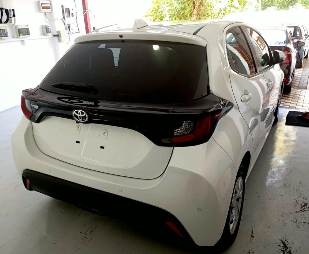 2022 Toyota Yaris, photograph 3
