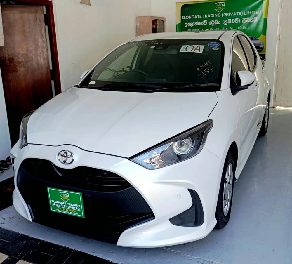 2022 Toyota Yaris, photograph 2