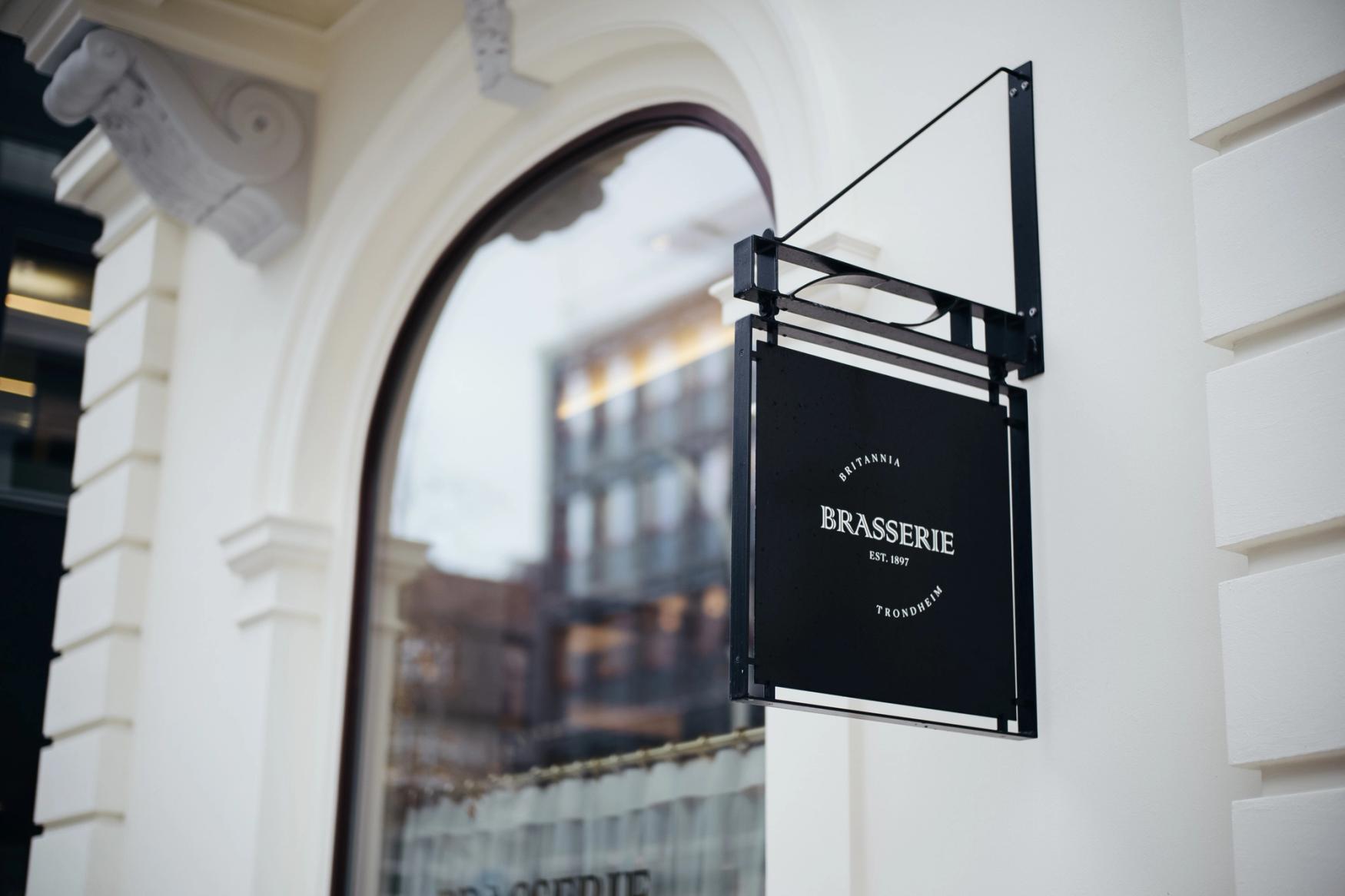 Brasserie Britannia tilgjengelig internasjonal restaurantmerkevare og visuell identitet av Nonspace