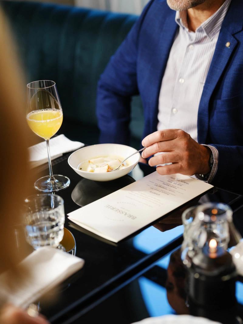 Brasserie Britannia tilgjengelig internasjonal restaurantmerkevare og visuell identitet av Nonspace