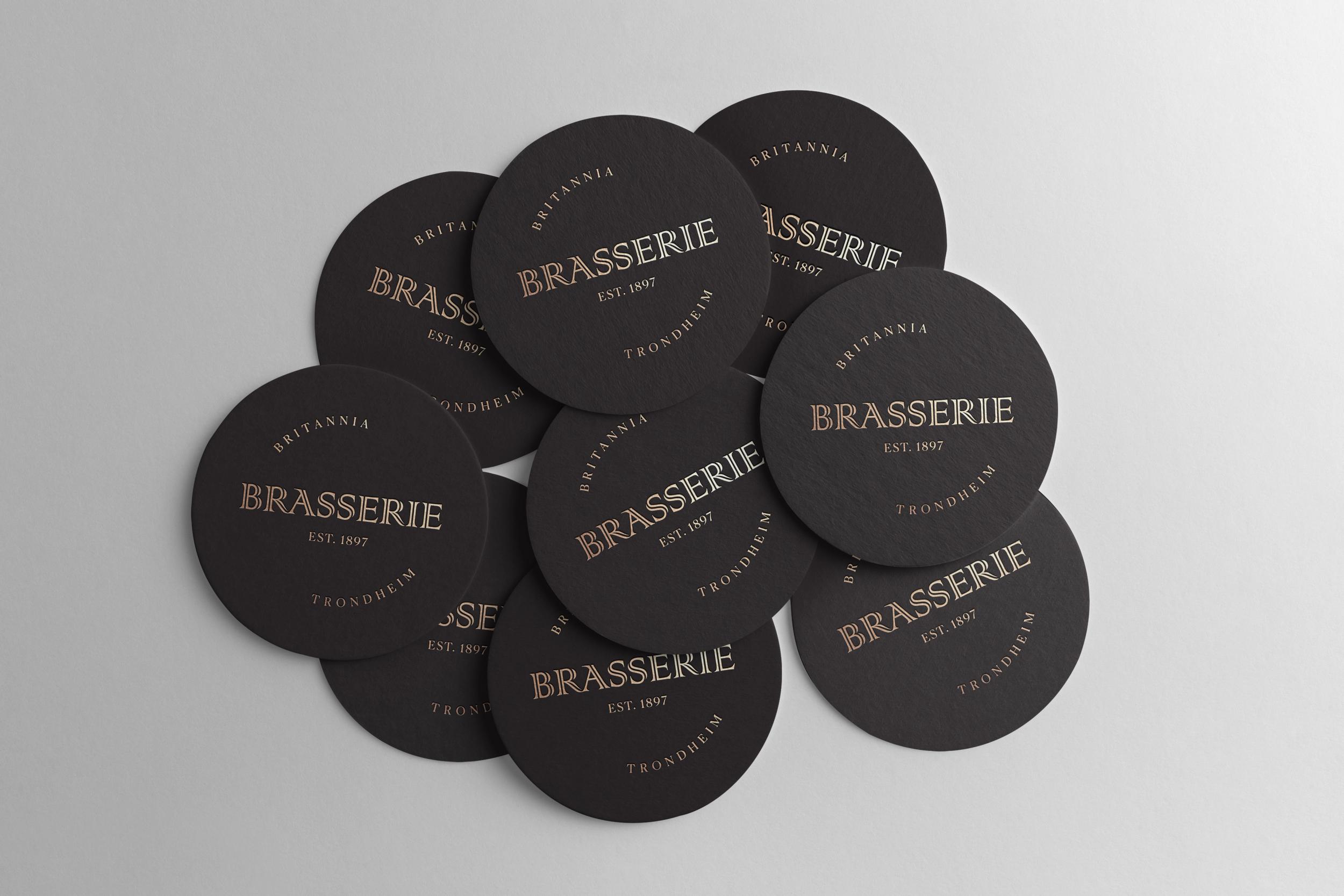 Brasserie Britannia tilgjengelig internasjonal restaurantmerkevare og visuell identitet av Nonspace