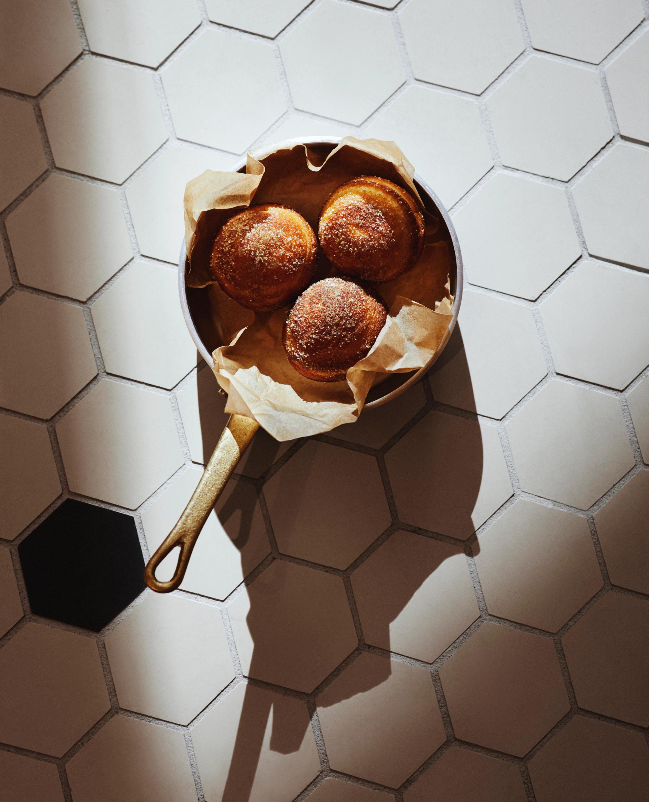 Brasserie Britannia tilgjengelig internasjonal restaurantmerkevare og visuell identitet av Nonspace