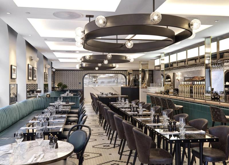Brasserie Britannia tilgjengelig internasjonal restaurantmerkevare og visuell identitet av Nonspace