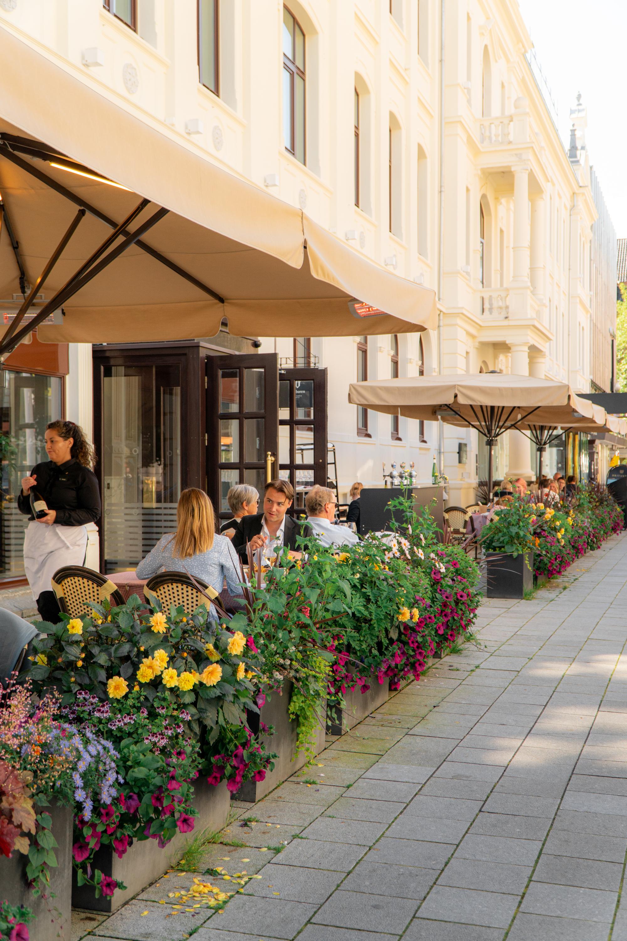 Brasserie Britannia tilgjengelig internasjonal restaurantmerkevare og visuell identitet av Nonspace