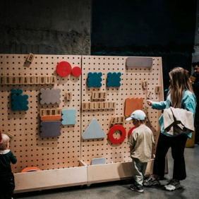 A playful visual universe for the next generation of art lovers