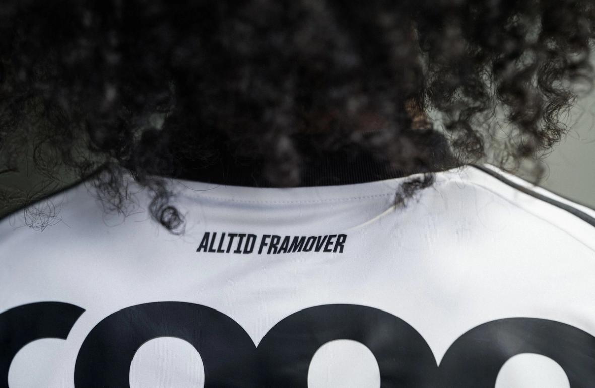 Close-up of the back of a Rosenborg football jersey, with the phrase ‘Alltid Framover’ printed below the collar and curly hair visible above the neckline.