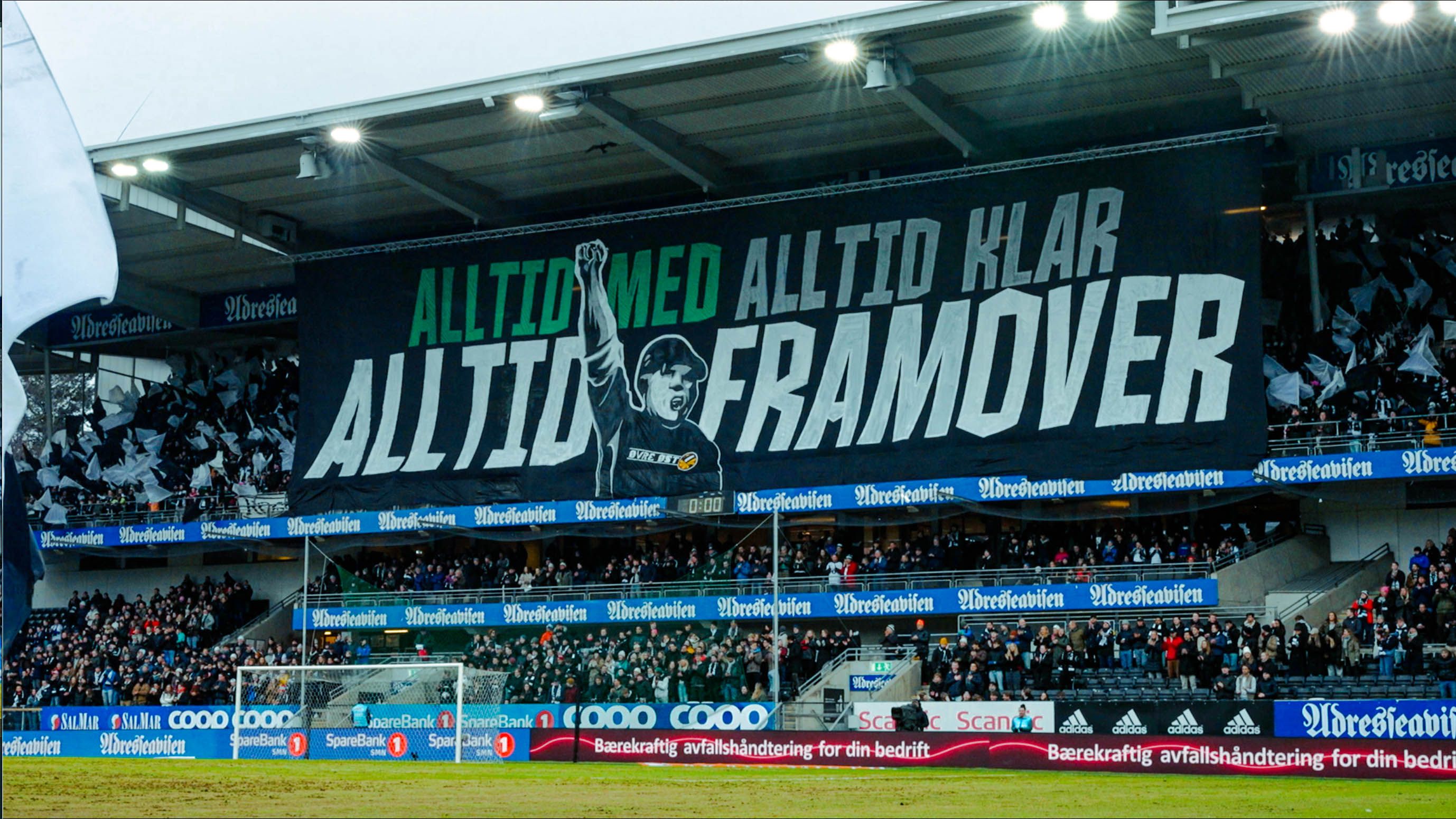 Foto of Øvre Øst at Lerkendal with the ALLTID FRAMOVER Tifo