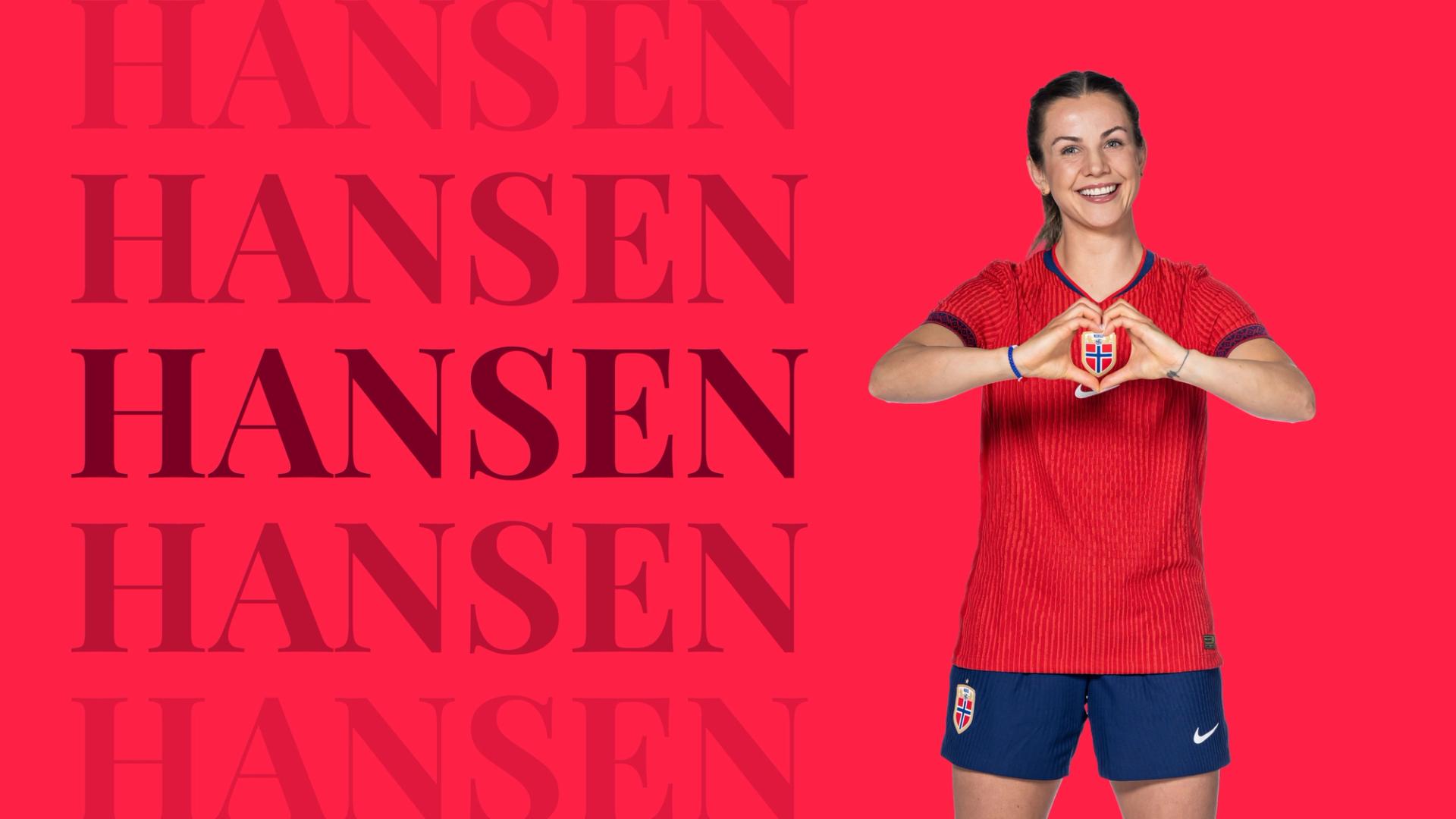 En smilende kvinnelig fotballspiller i norsk landslagsdrakt former et hjerte med hendene foran brystet — av Nonspace