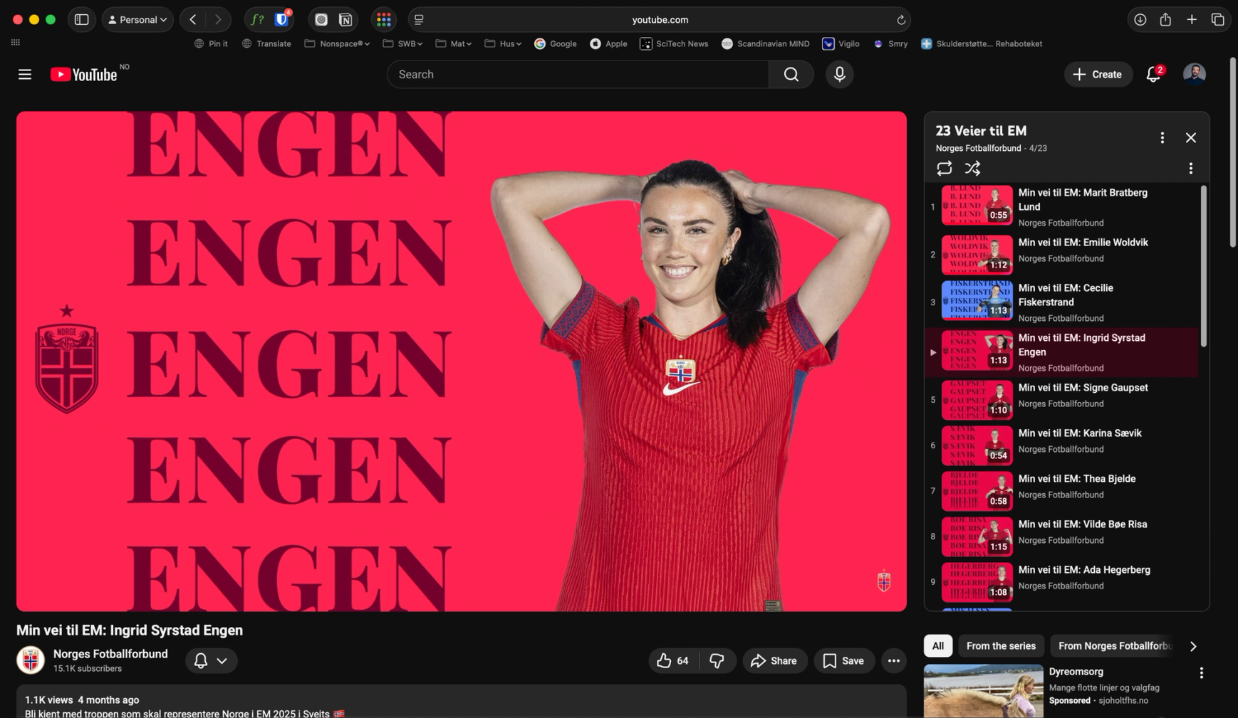 Ingrid Syrstad Engen i rødt landslagsdress med navnet hennes gjentatt på rosa bakgrunn — av Nonspace