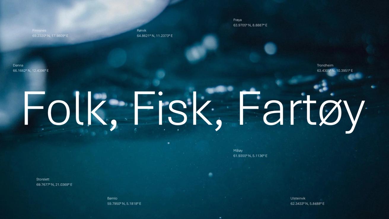 Undervannsbilde med teksten "Folk, Fisk, Fartøy" og koordinater til norske kystbyer — av Nonspace