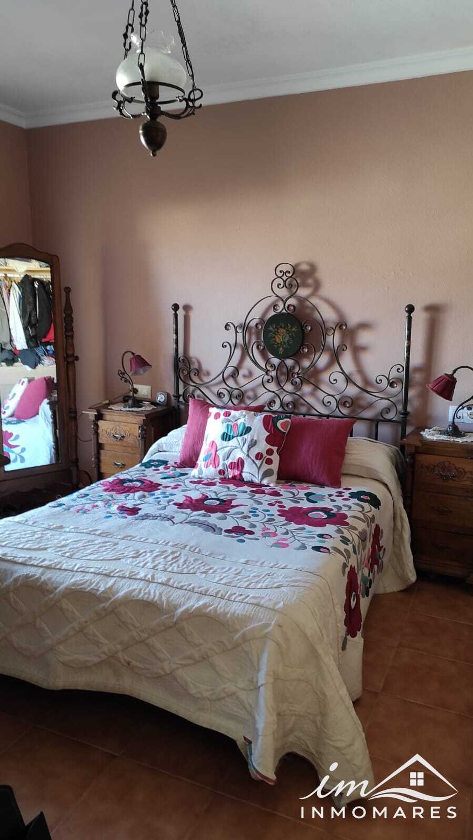 Chalet pareado con patio y semisótano en San Bernabé — foto 13