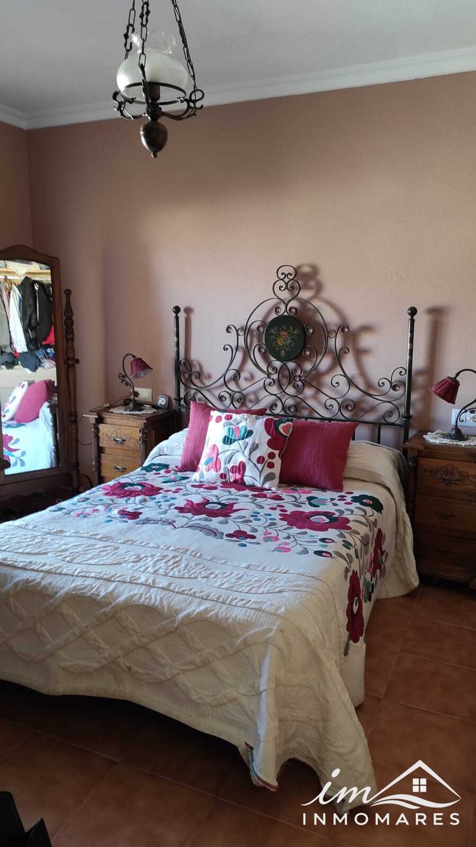 Chalet pareado con patio y semisótano en San Bernabé — foto 13