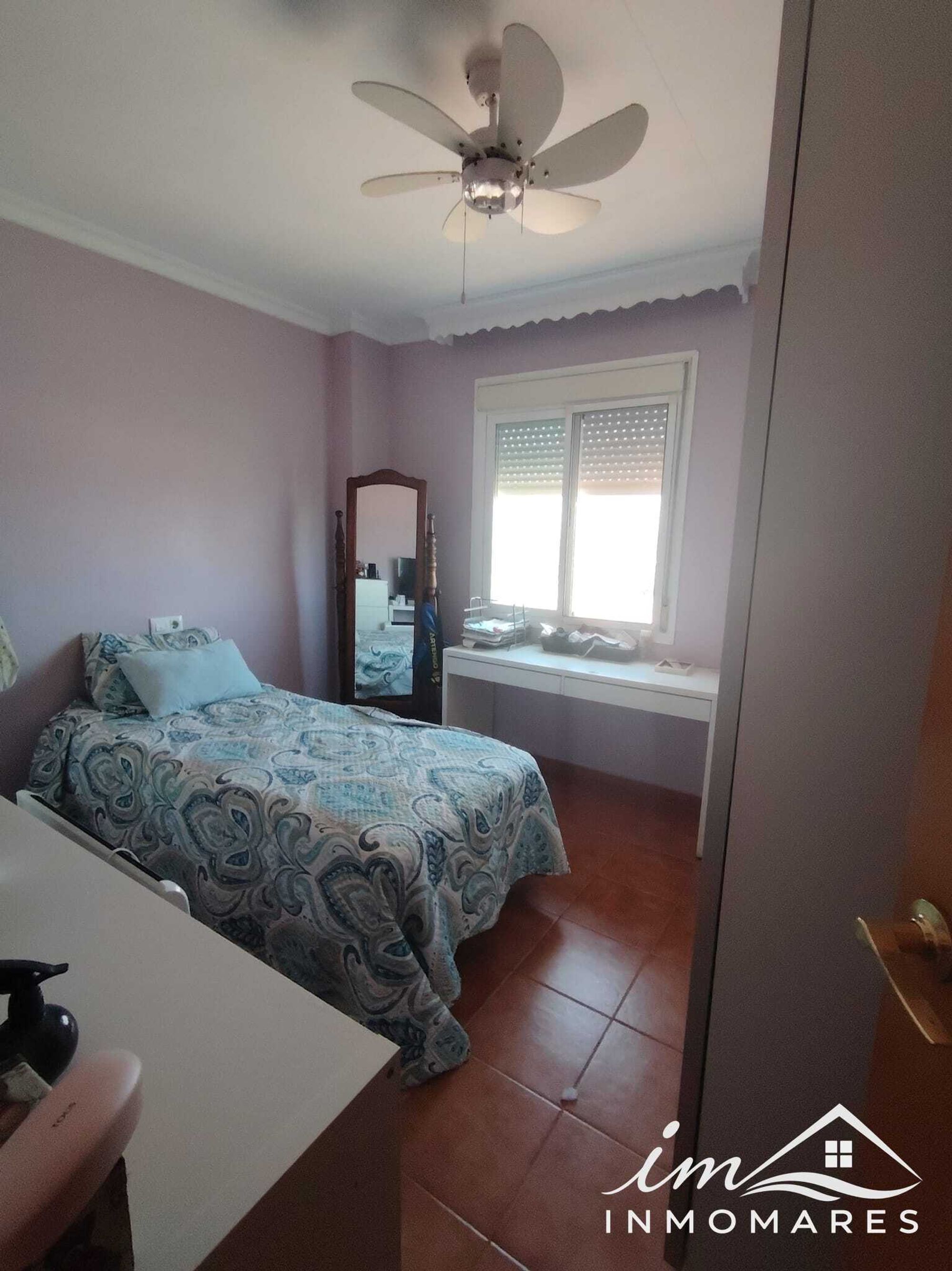 Chalet pareado con patio y semisótano en San Bernabé — foto 16