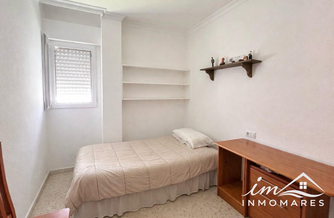 Tercer dormitorio con escritorio