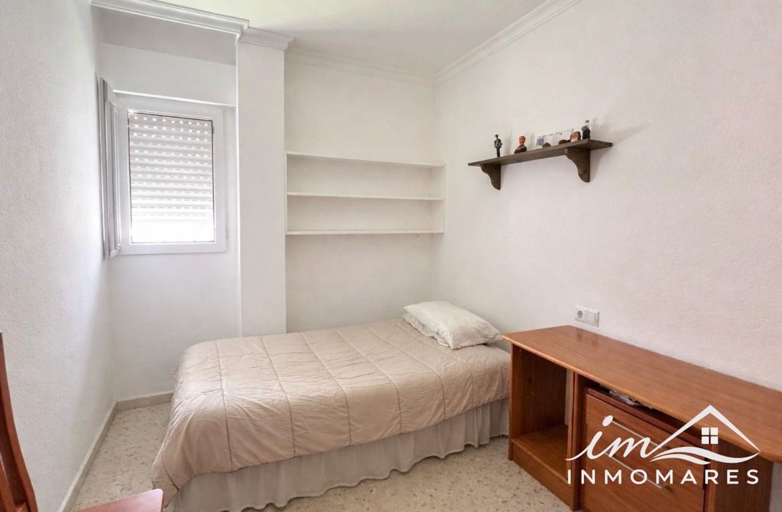 Tercer dormitorio con escritorio
