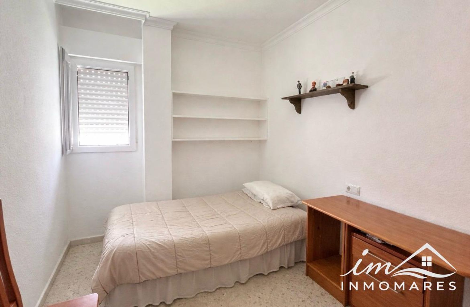 Tercer dormitorio con escritorio