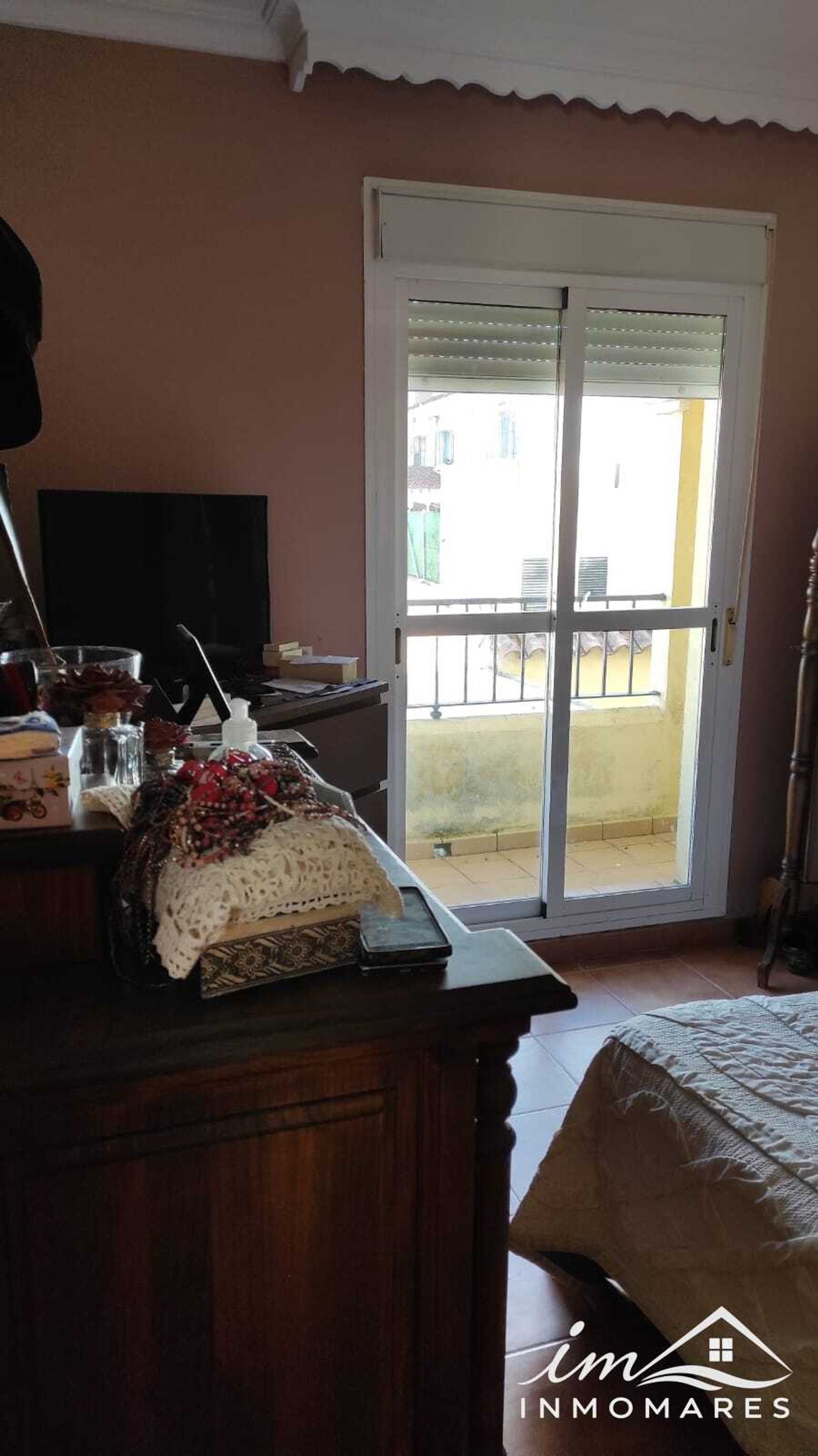 Chalet pareado con patio y semisótano en San Bernabé — foto 12