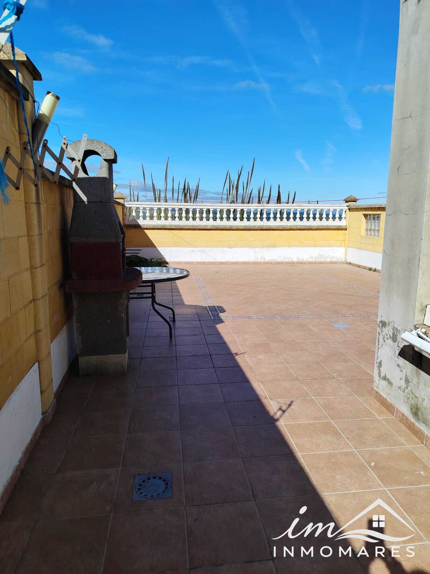 Chalet pareado con patio y semisótano en San Bernabé — foto 4
