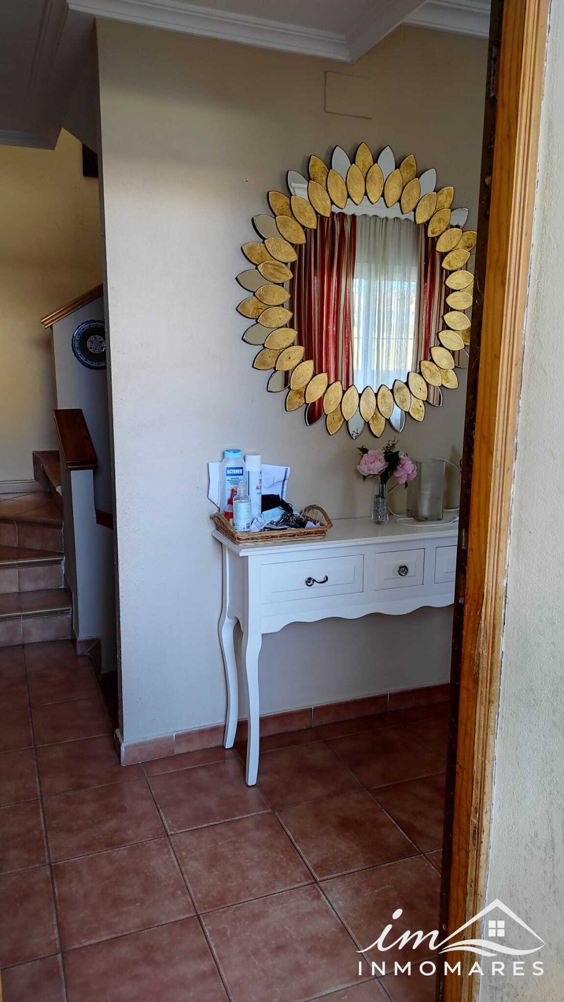 Chalet pareado con patio y semisótano en San Bernabé — foto 8