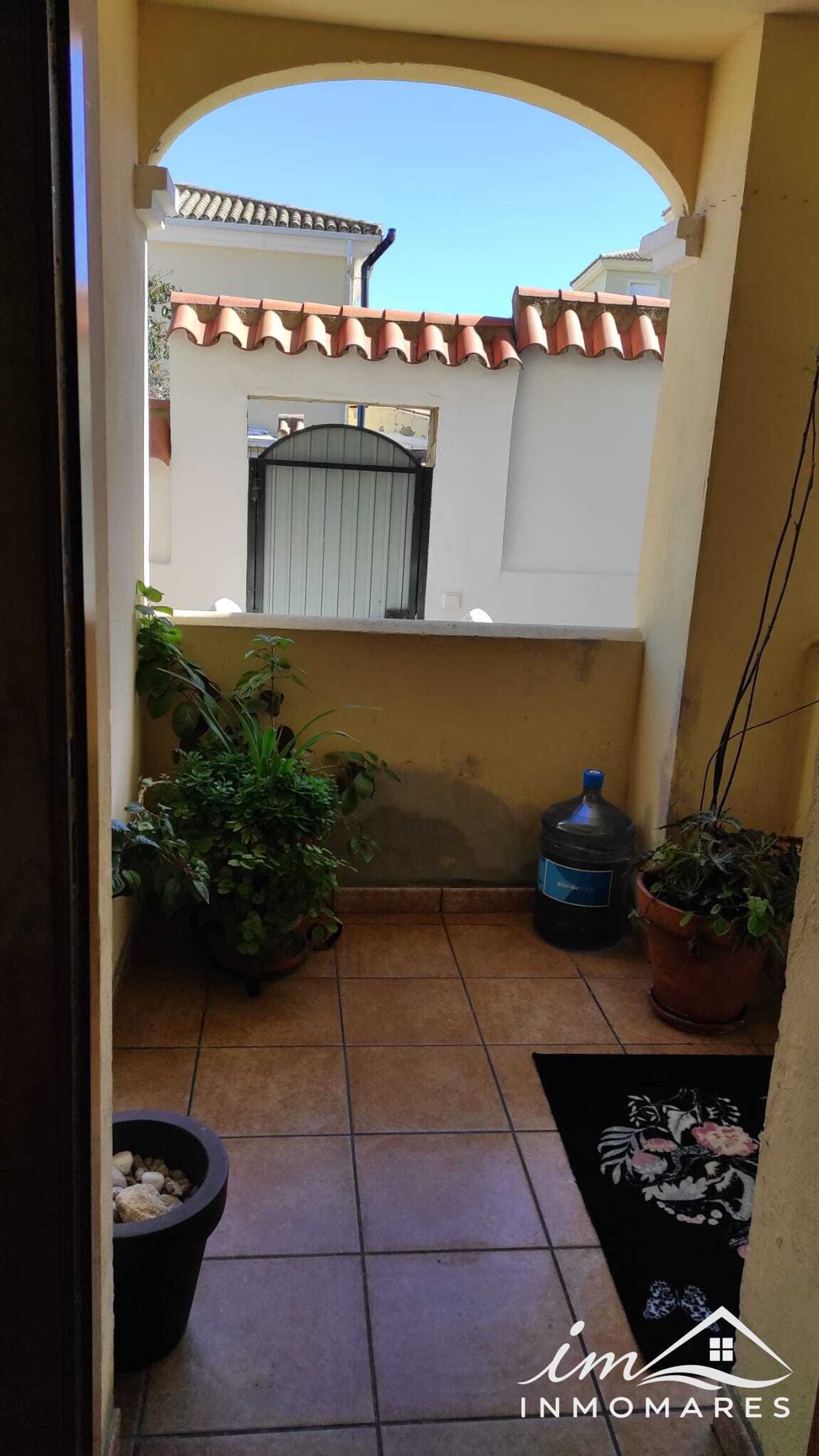 Chalet pareado con patio y semisótano en San Bernabé — foto 7