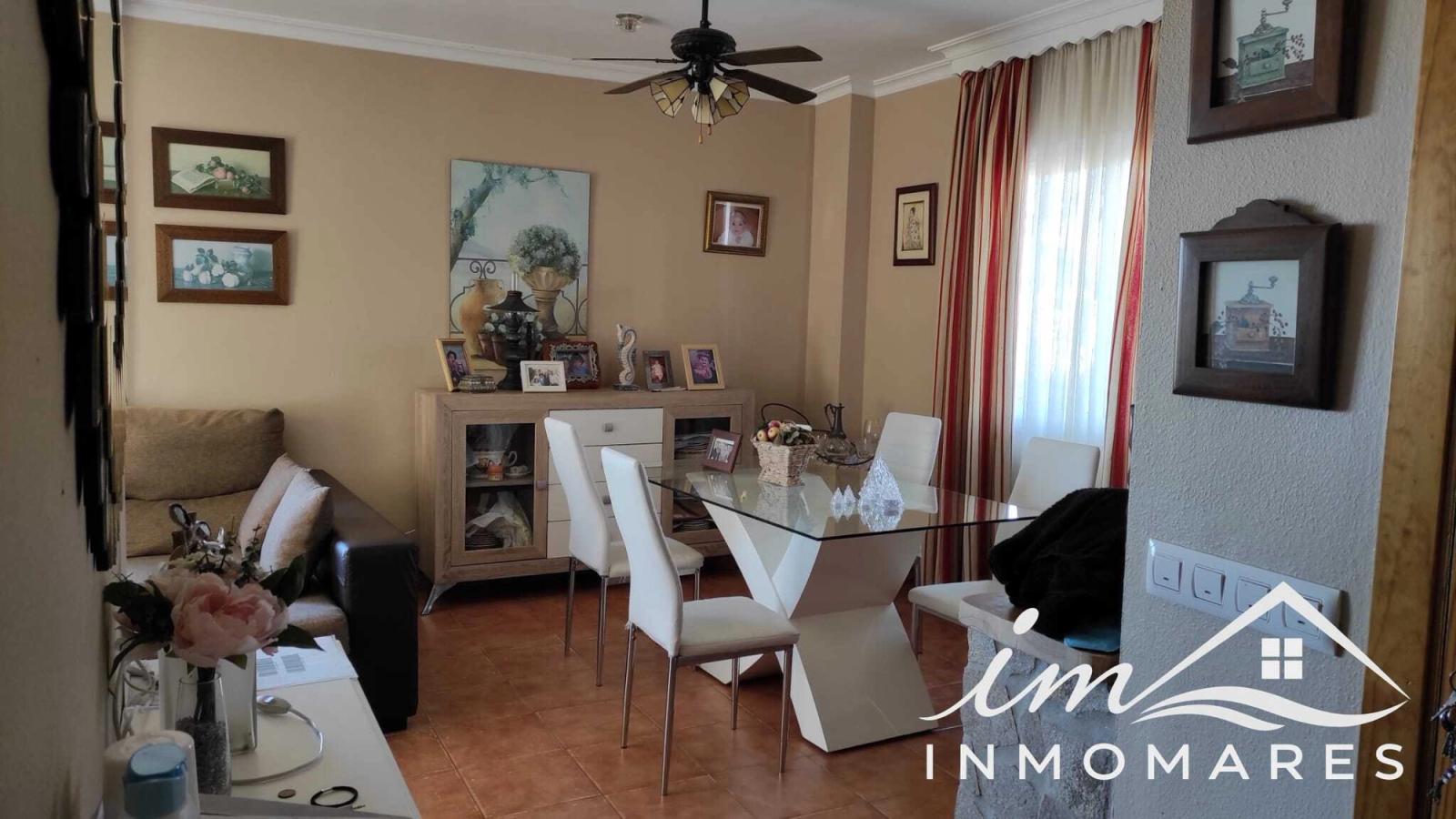 Chalet pareado con patio y semisótano en San Bernabé — foto 3