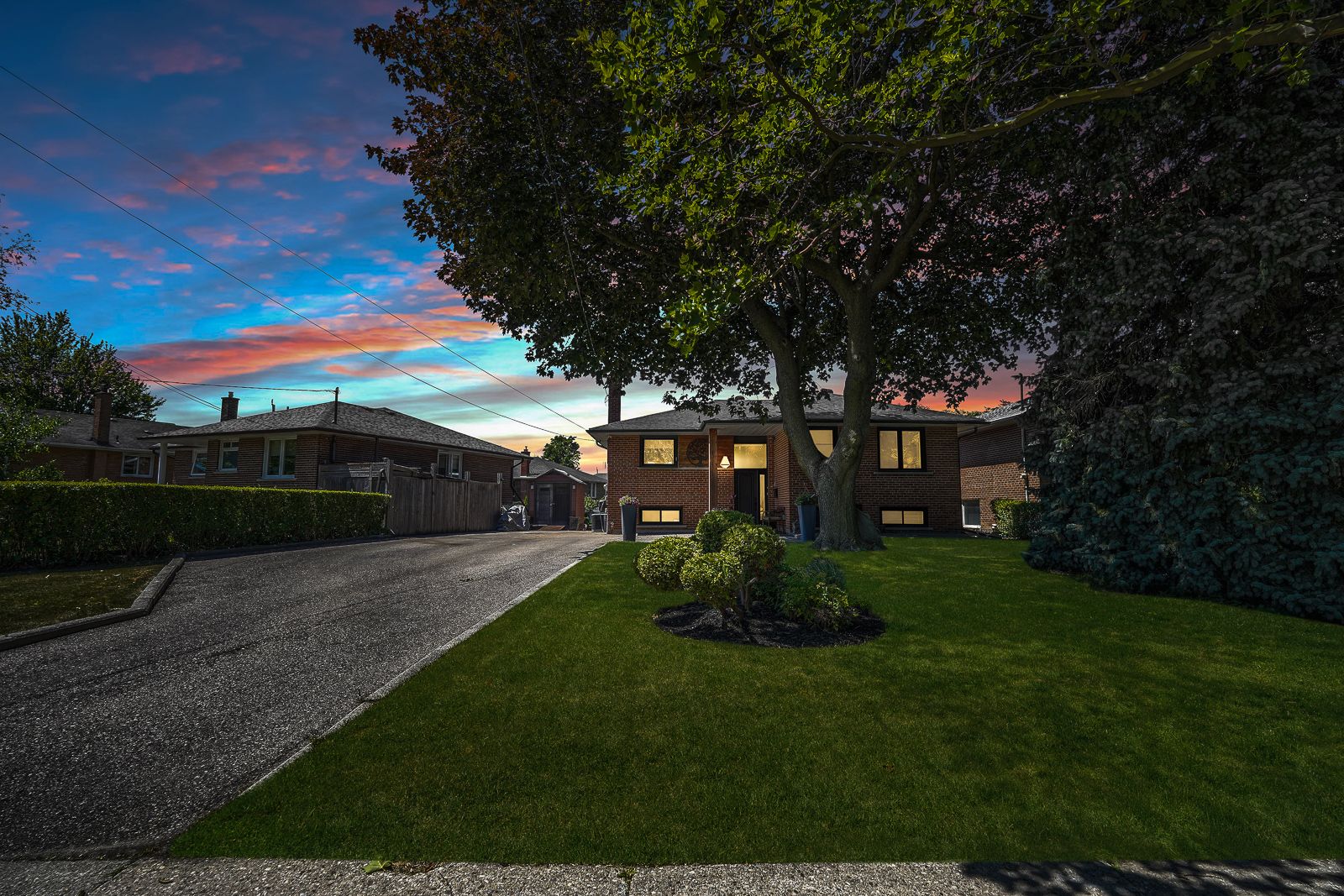 House For Sale in Toronto: 142 Sloane Ave in Victoria Village