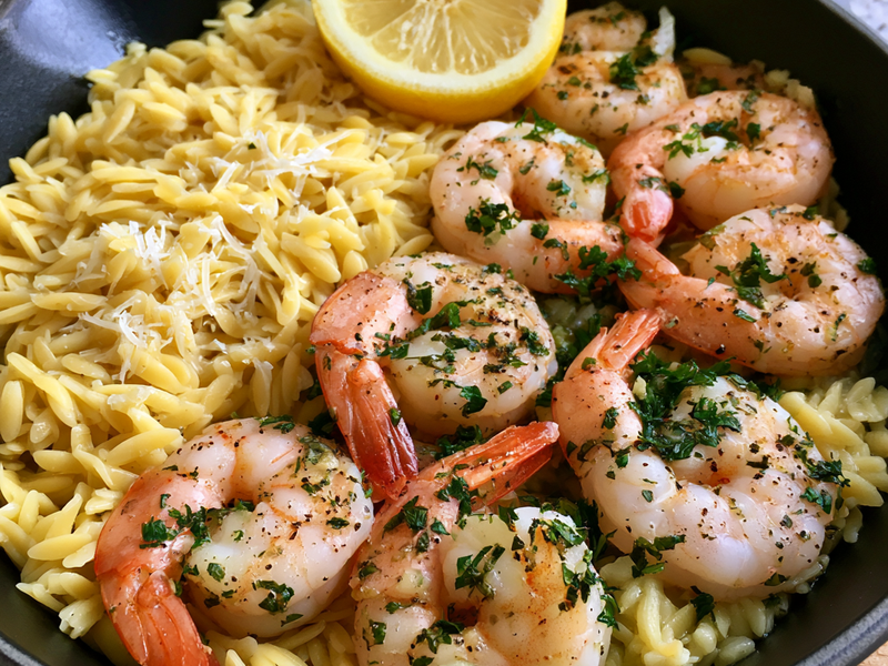 Add the garlic and cook for 30 seconds until fragrant.