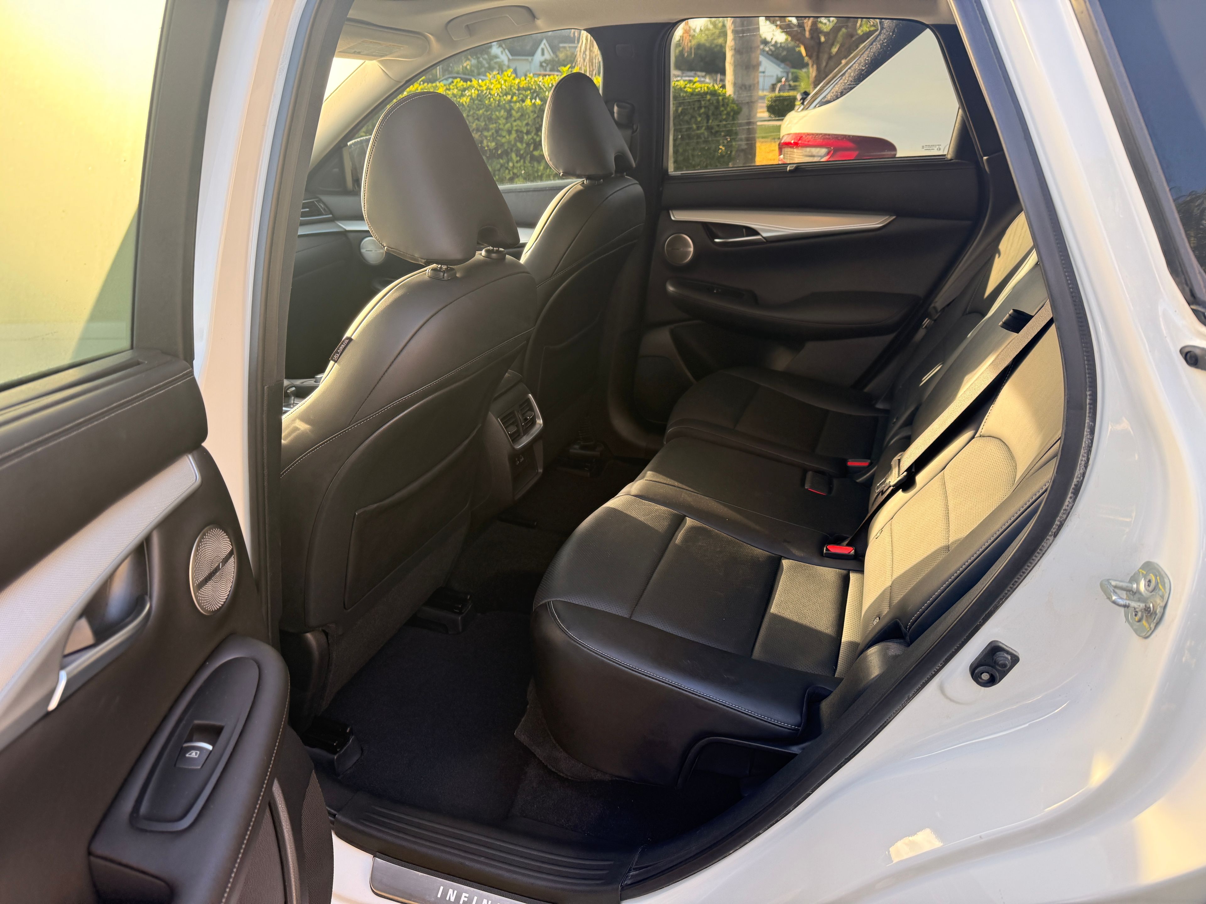 2022 INFINITI QX50 Black - Photo 5 of 10