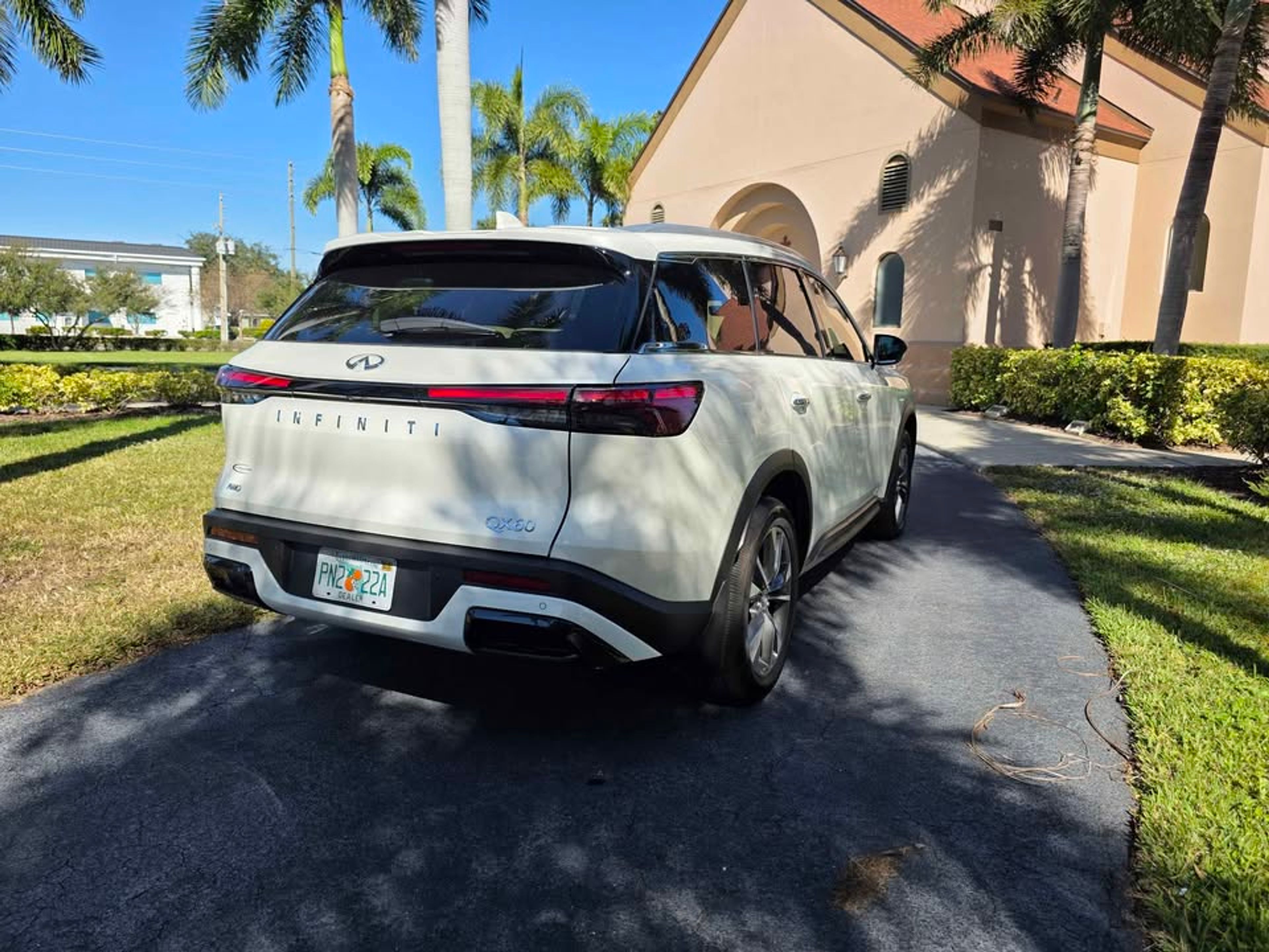 2025 INFINITI QX60 White - Photo 7 of 9