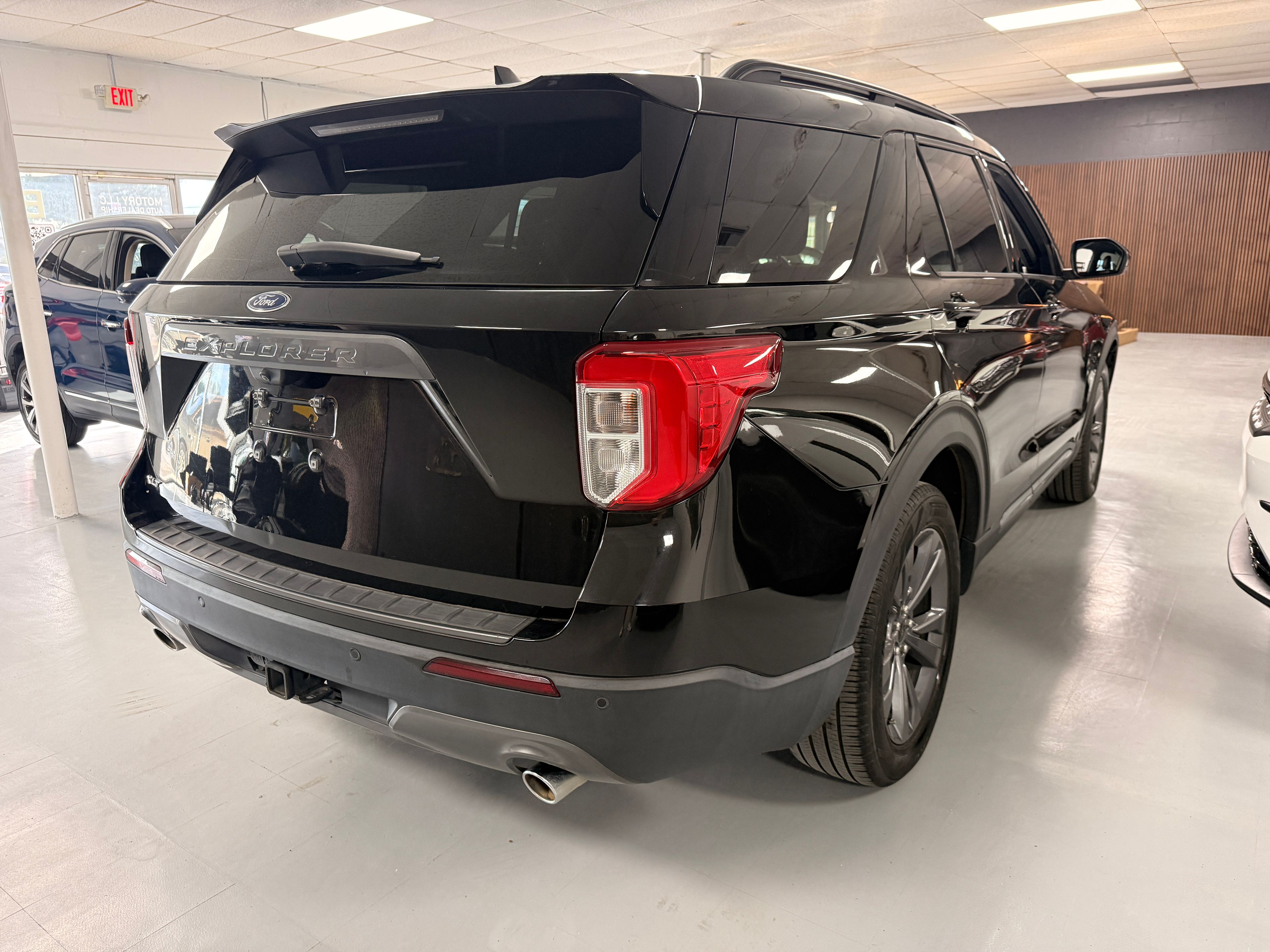 2023 Ford Explorer Black - Photo 3 of 8
