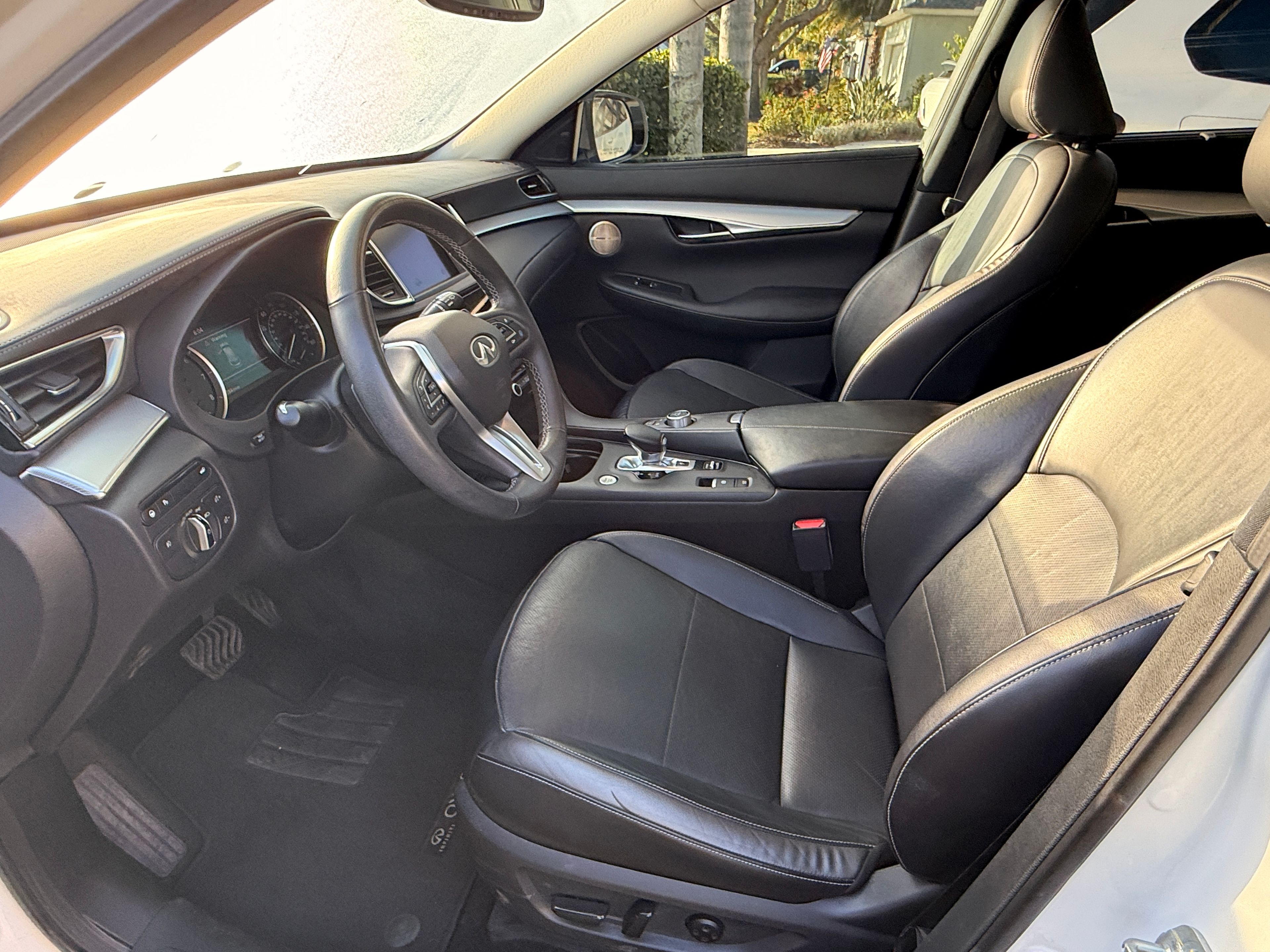 2022 INFINITI QX50 Black - Photo 9 of 10