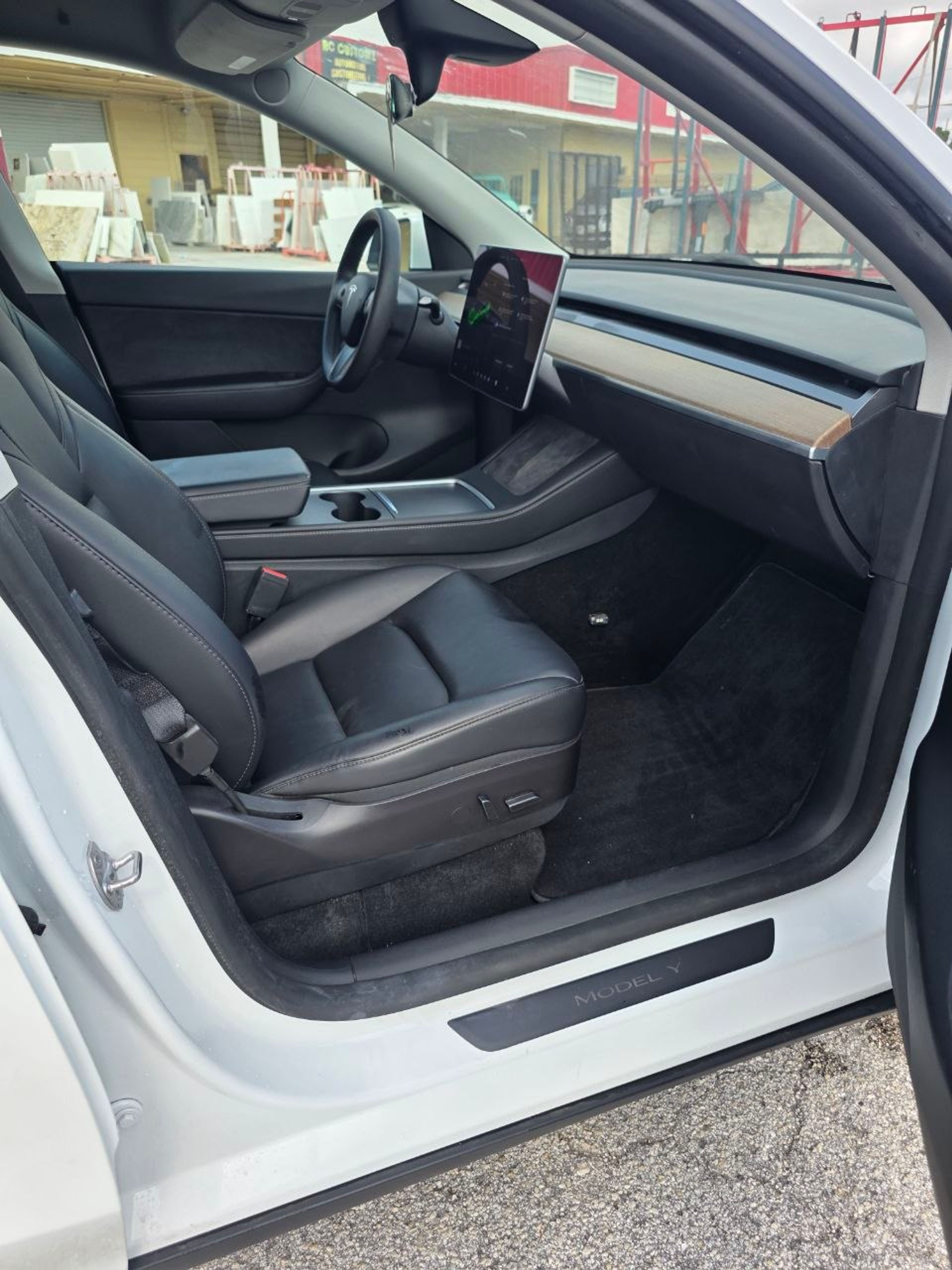 2022 Tesla Model Y White - Photo 9 of 10