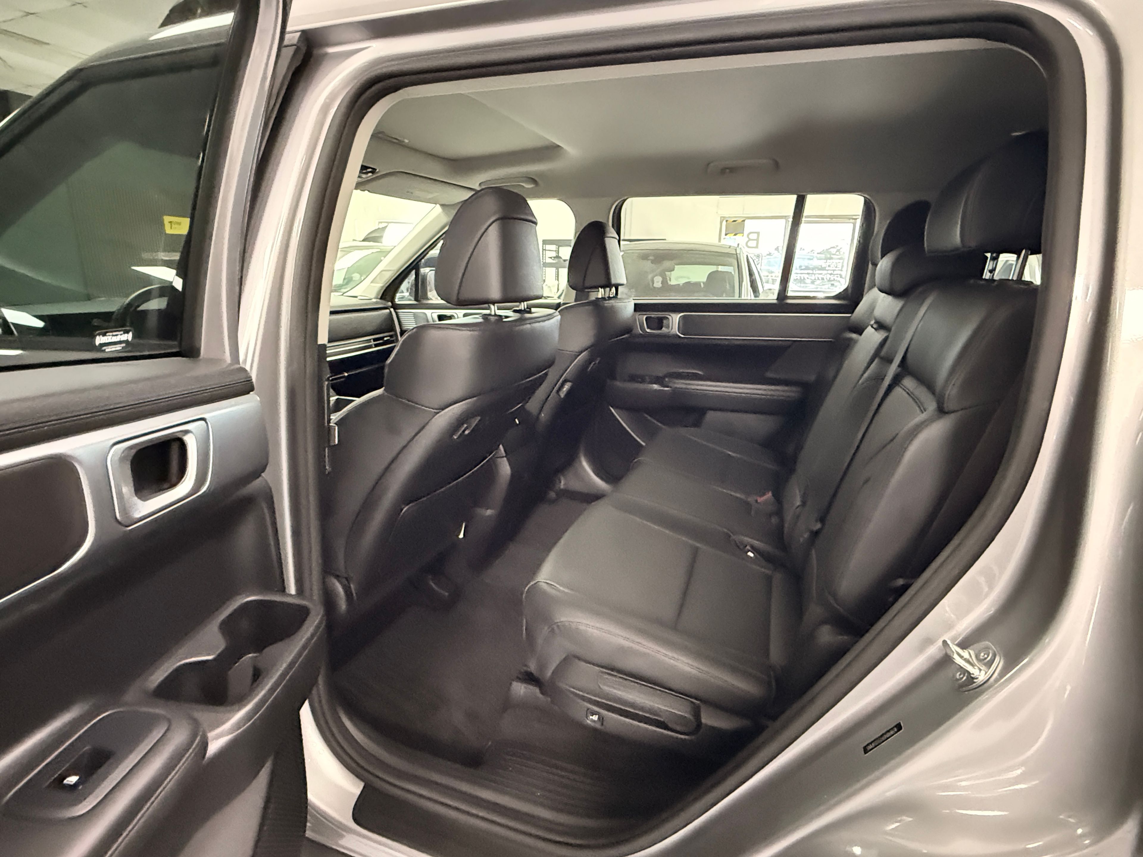 2025 Hyundai Santa Fe Silver - Photo 6 of 7
