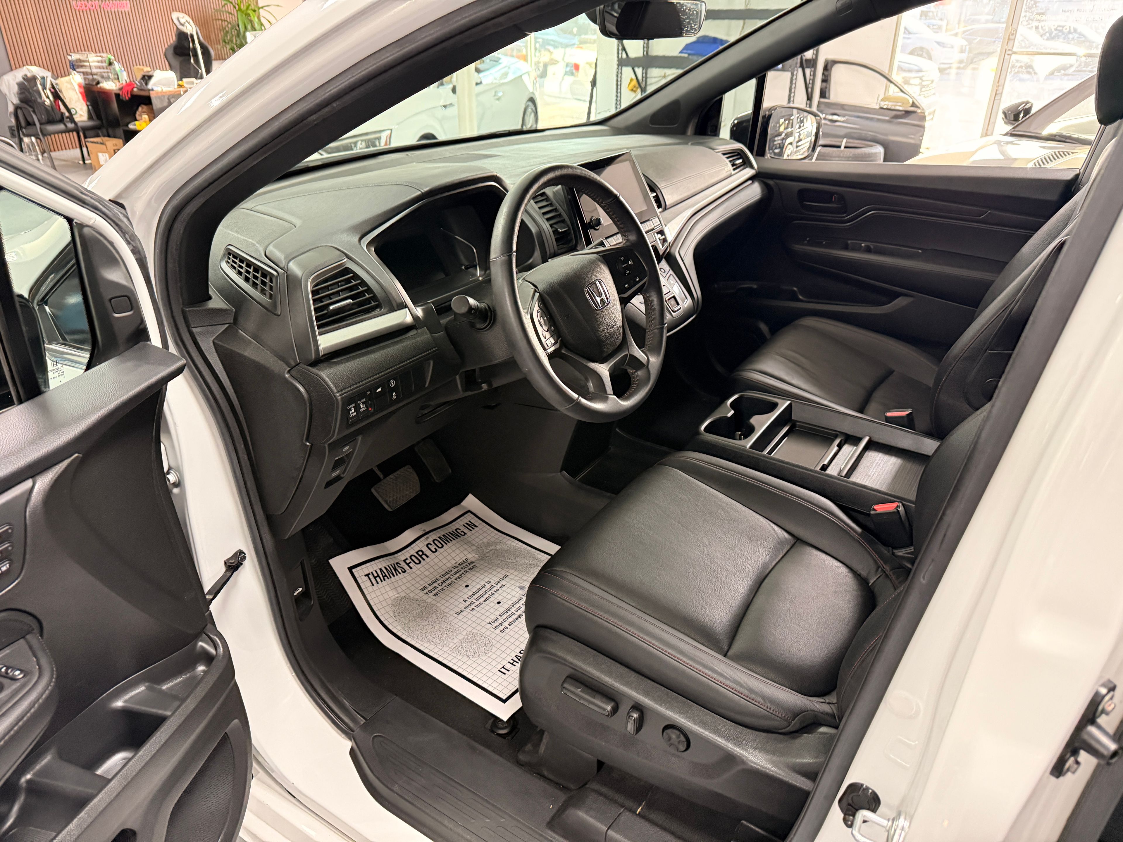 2023 Honda Odyssey Black - Photo 7 of 8