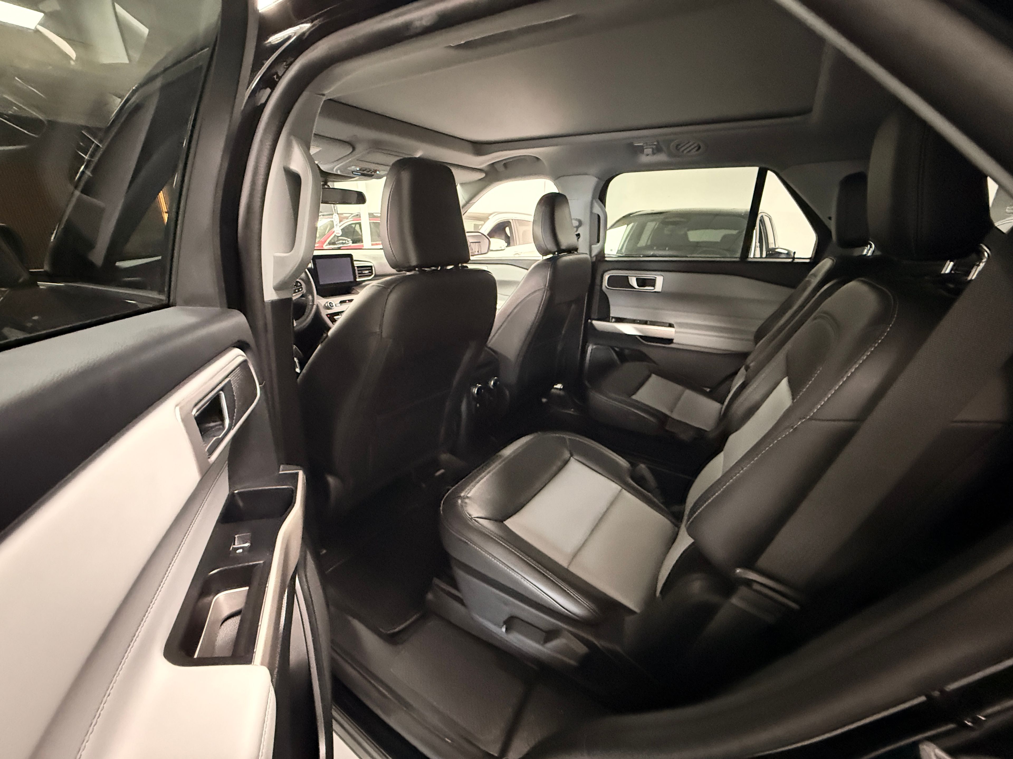2023 Ford Explorer Black - Photo 5 of 8