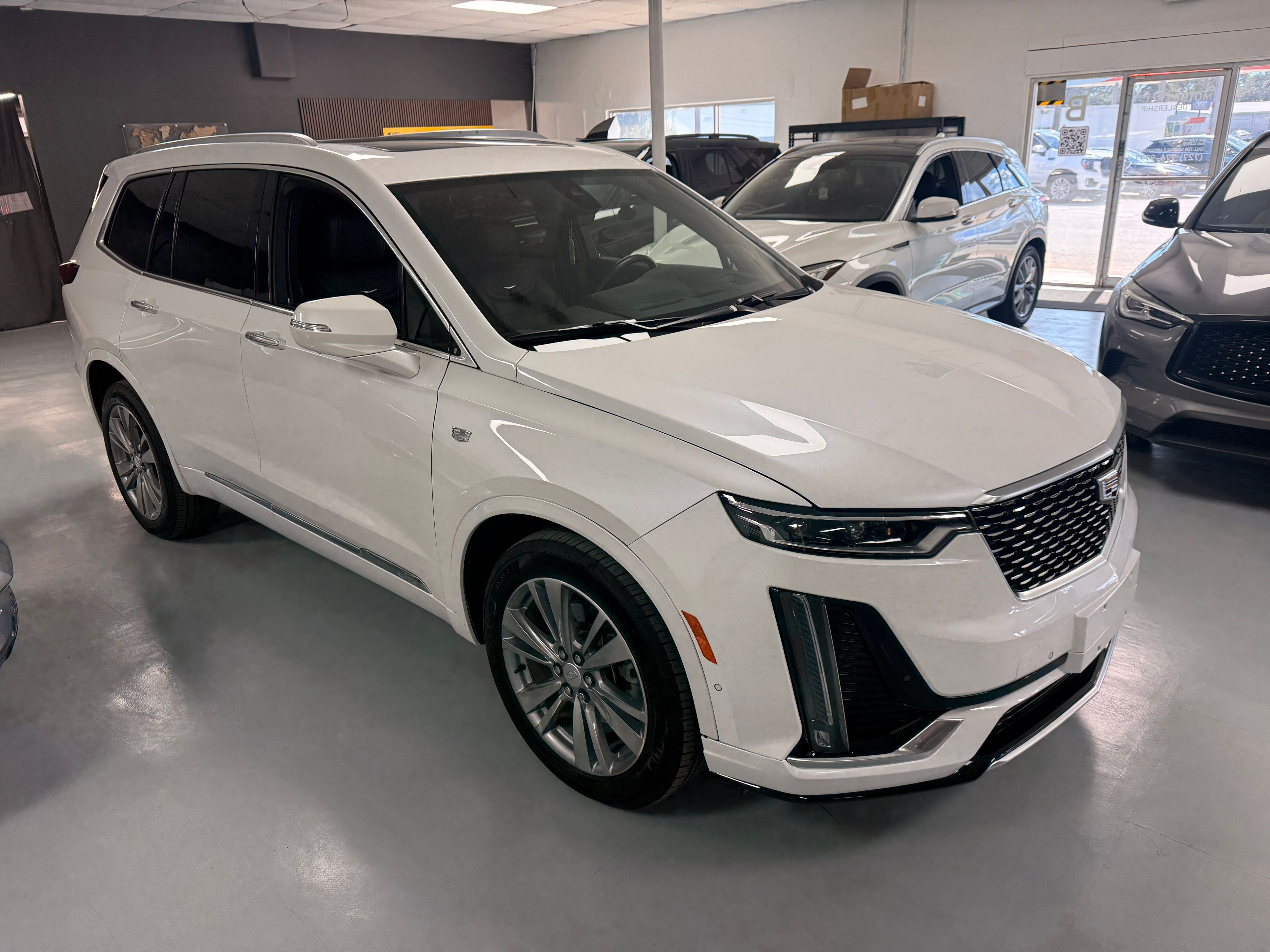 2023 CADILLAC XT6 White - Photo 2 of 7