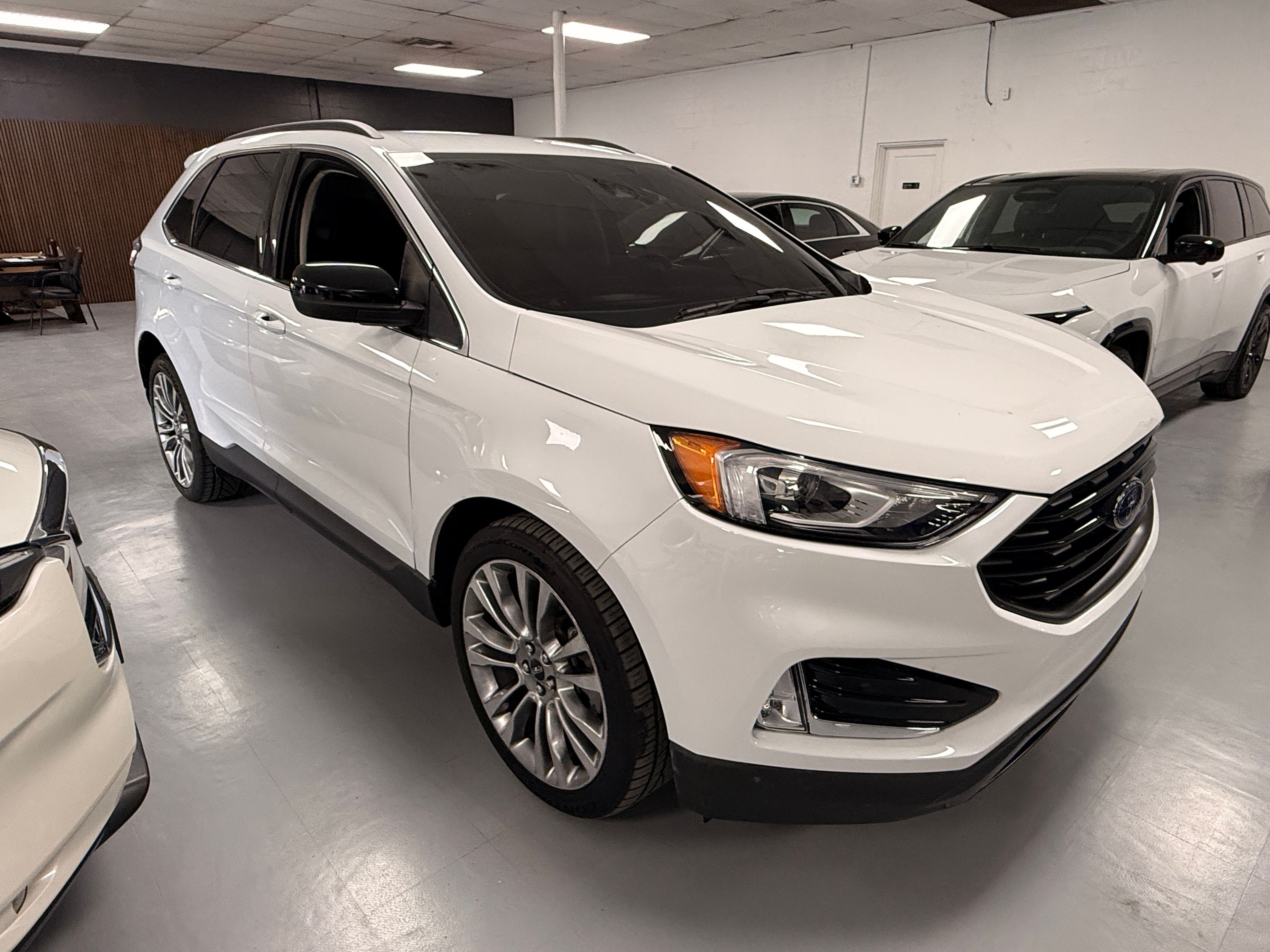 2022 Ford Edge White - Photo 2 of 7