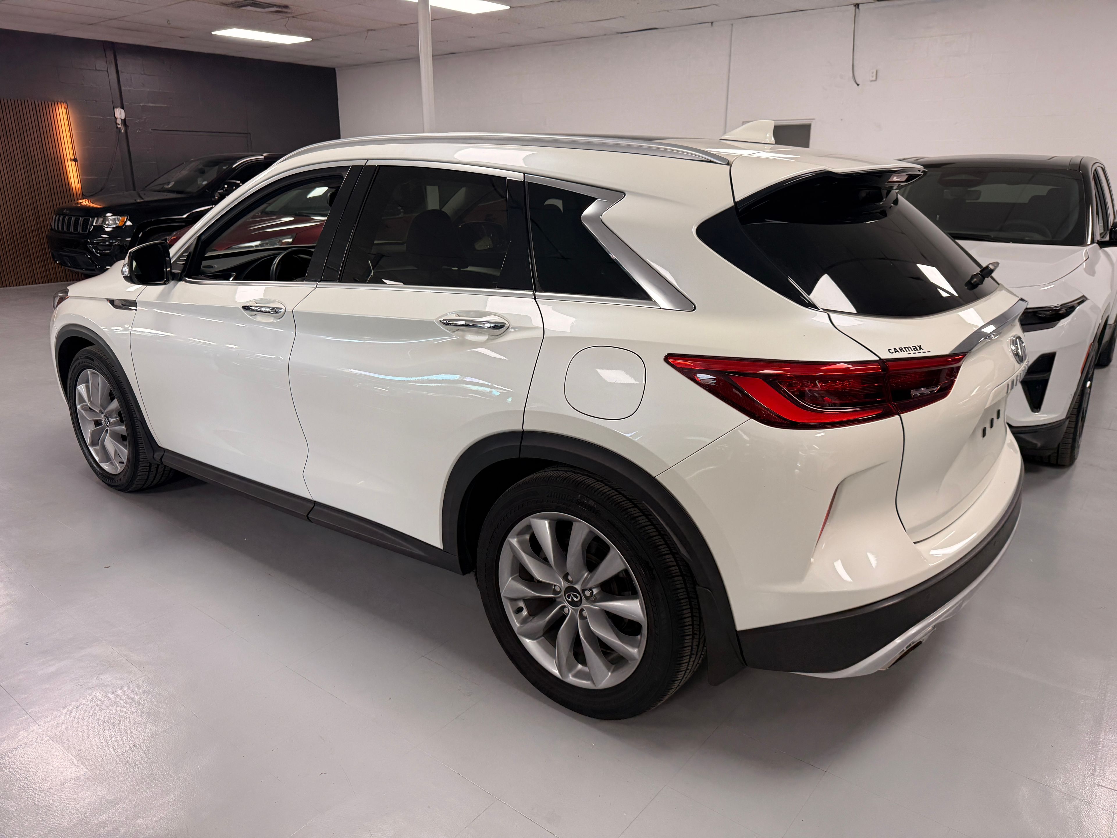 2021 INFINITI QX50 White - Photo 4 of 7