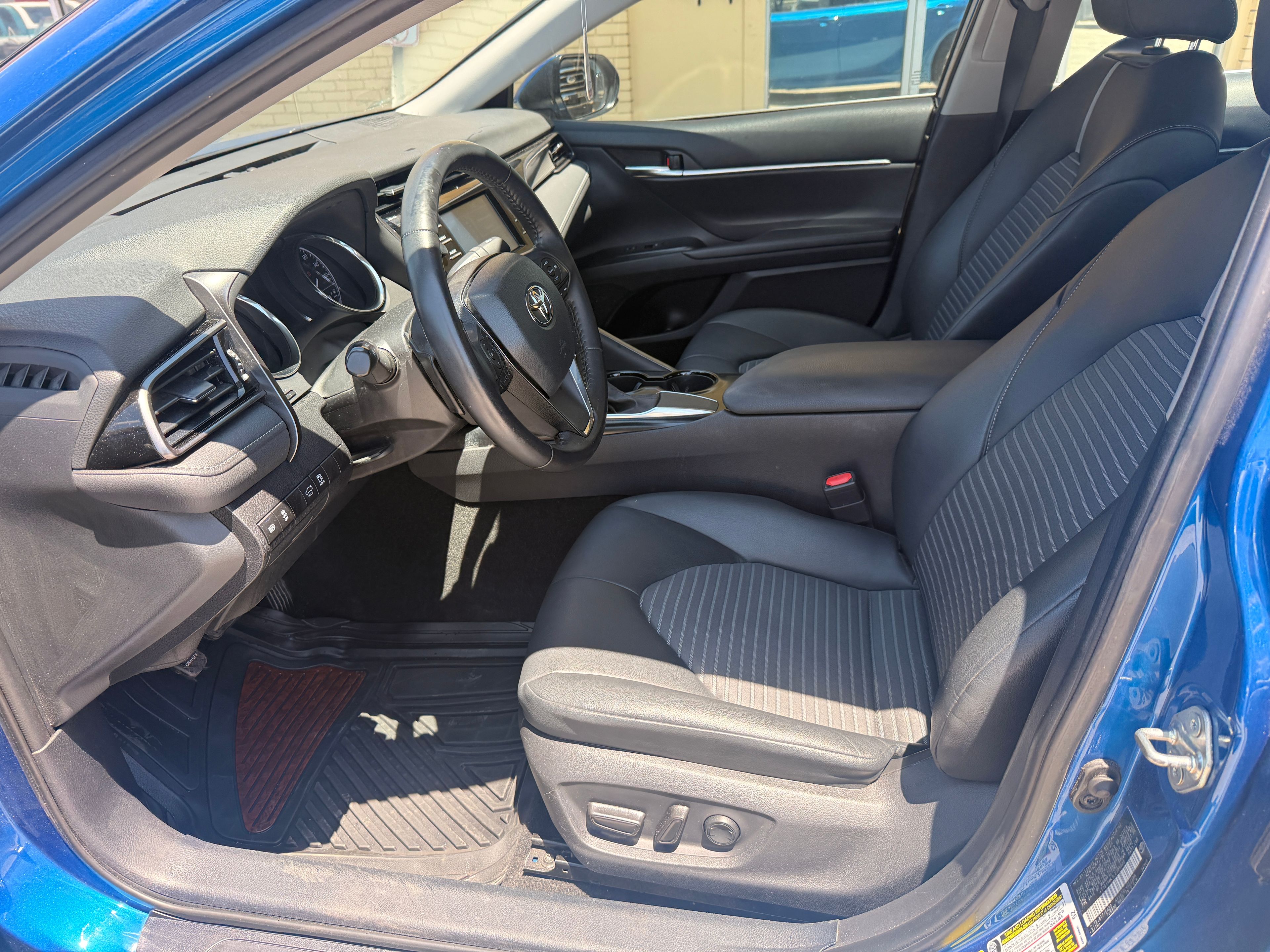 2020 Toyota Camry Black - Photo 6 of 8