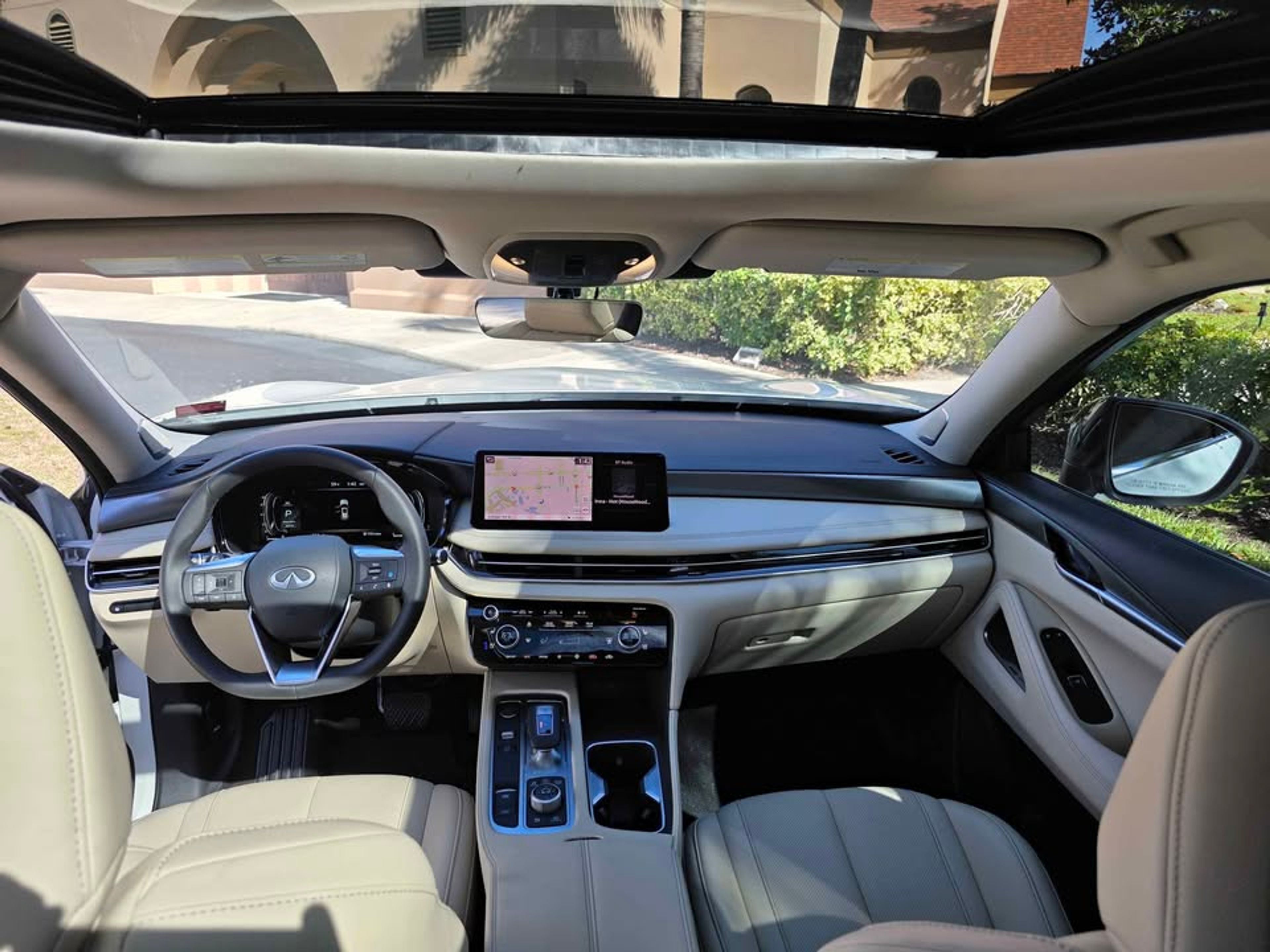 2025 INFINITI QX60 White - Photo 2 of 9